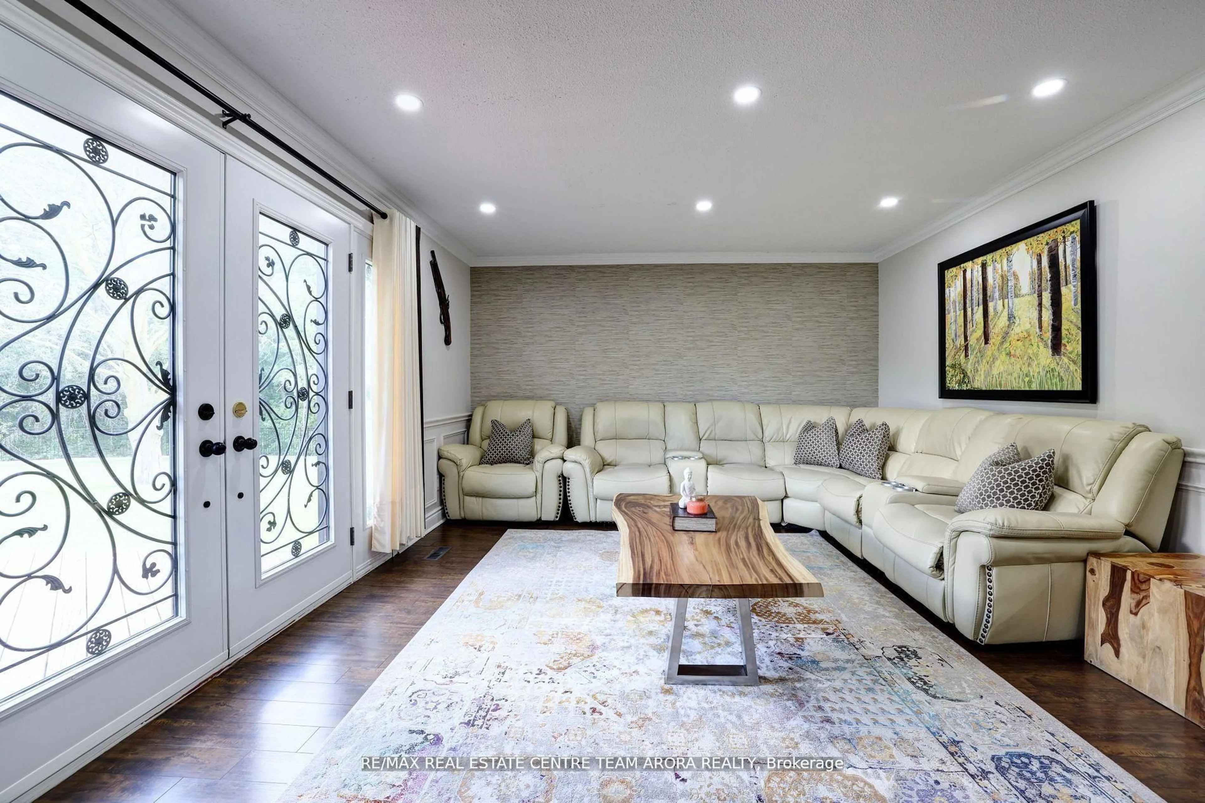 Living room with furniture, unknown for 14 Huttonville Dr, Brampton Ontario L6X 0C1