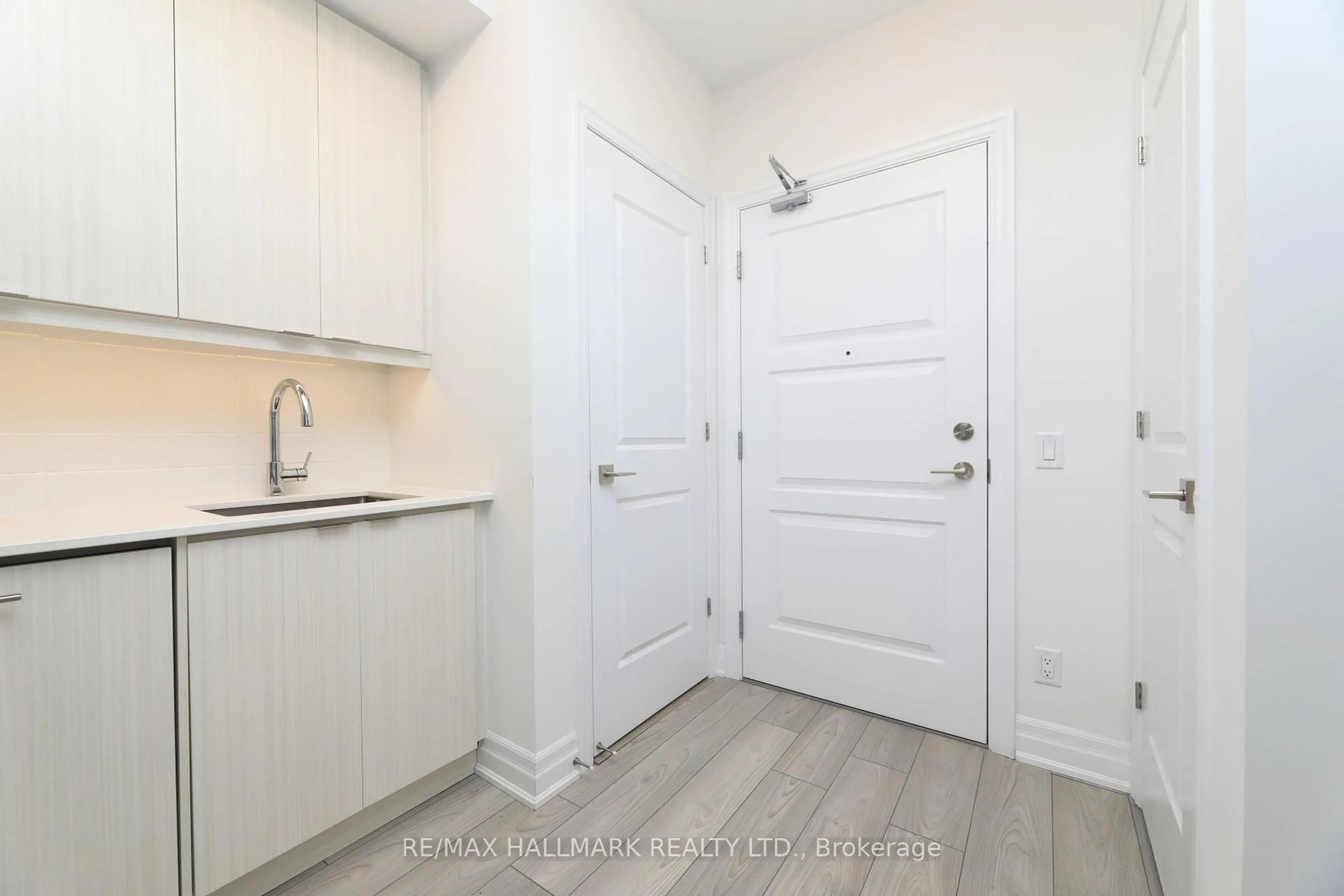 Laundry room for 36 Elm Dr #2203, Mississauga Ontario L5B 0N3