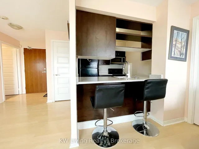 Additional property image - 215 Queen St Unit 810
