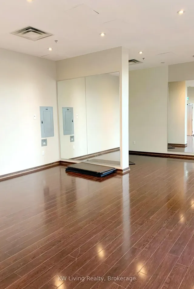 Additional property image - 215 Queen St Unit 810