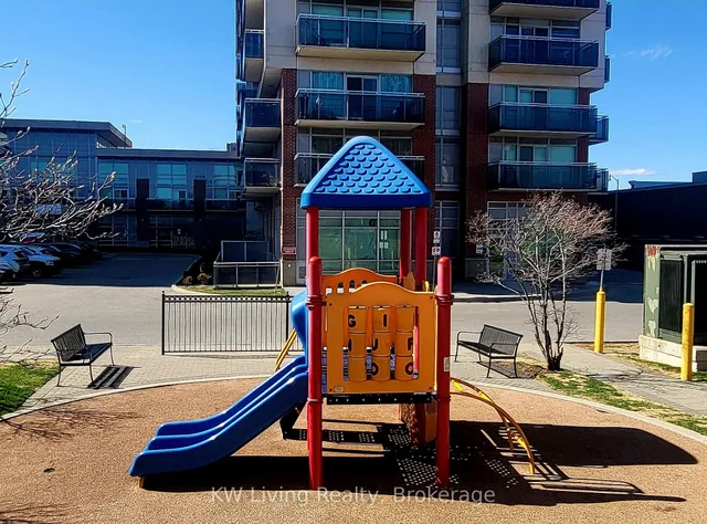 Additional property image - 215 Queen St Unit 810