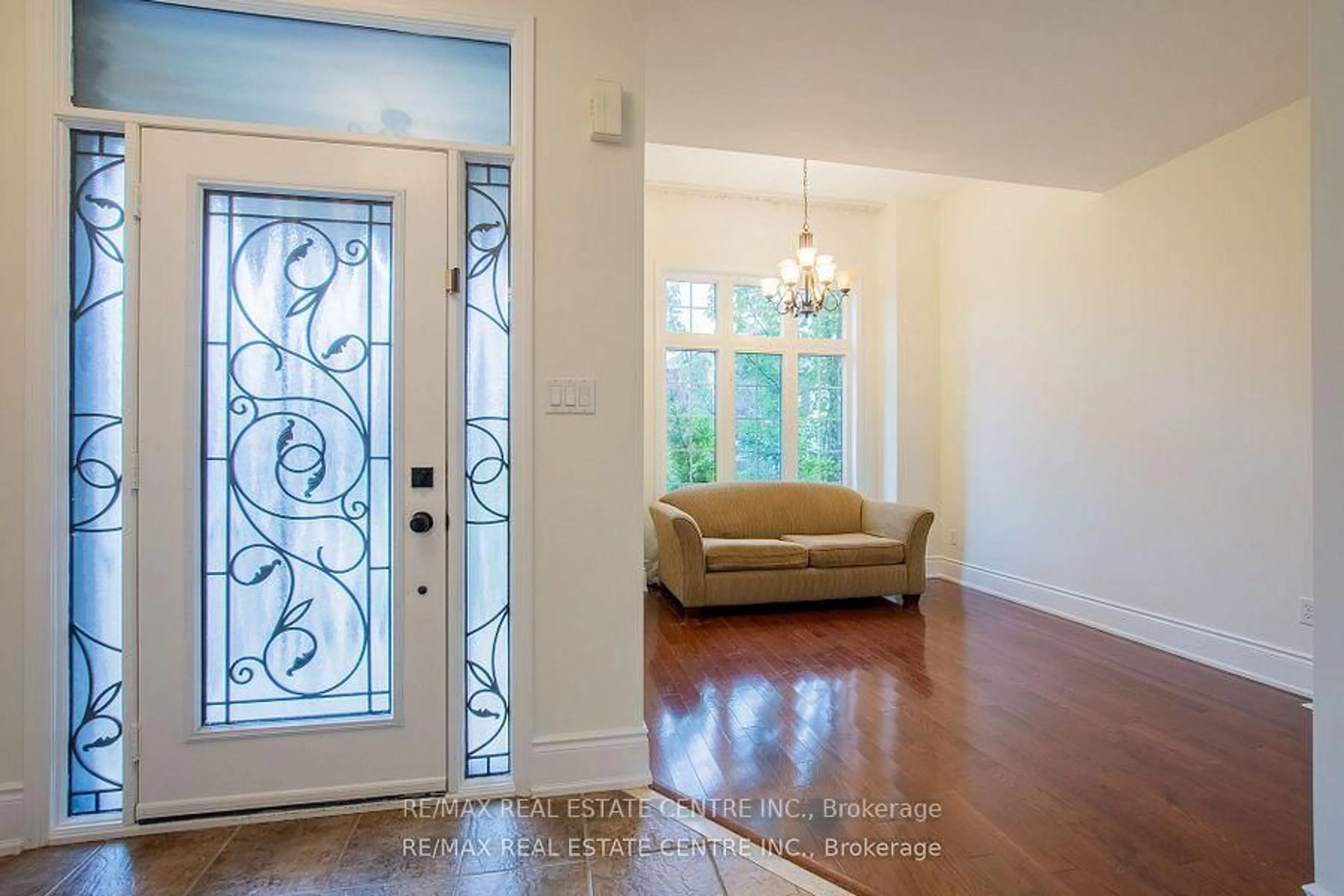 Indoor entryway for 4690 Huffman Rd, Burlington Ontario L7M 0G6