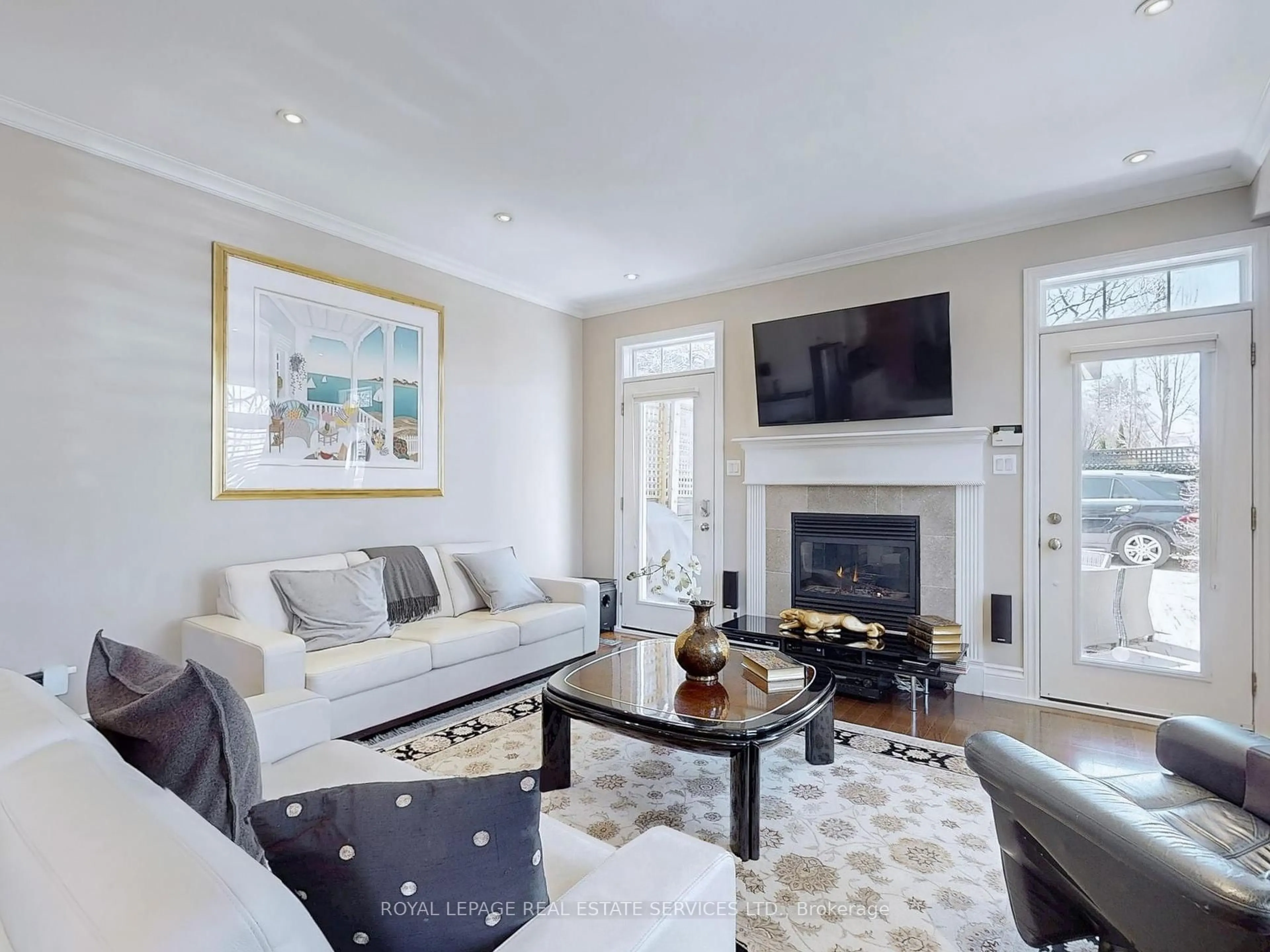 Living room with furniture, unknown for 38 Walford Rd, Toronto Ontario M8X 2P3