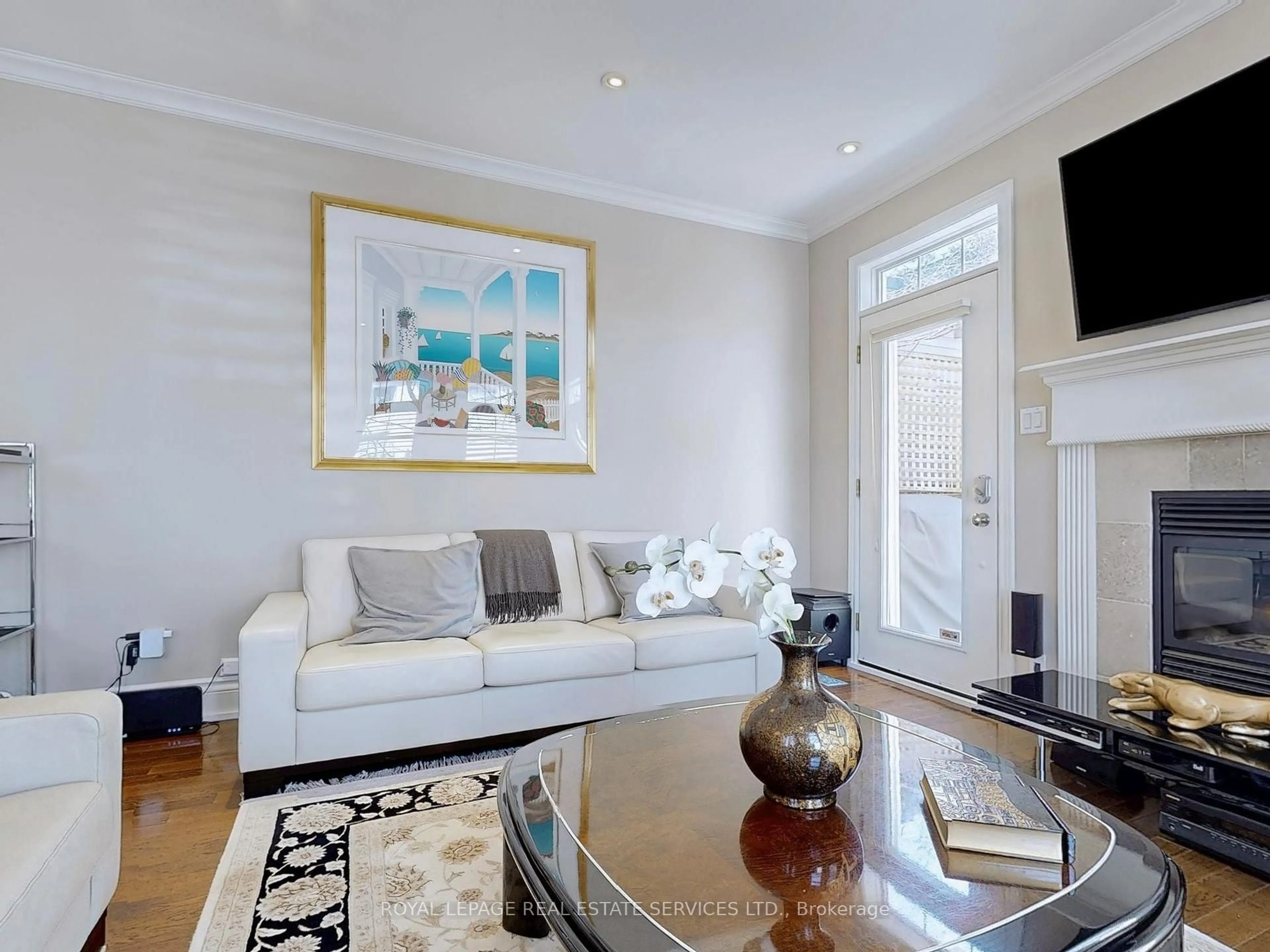 Living room with furniture, unknown for 38 Walford Rd, Toronto Ontario M8X 2P3