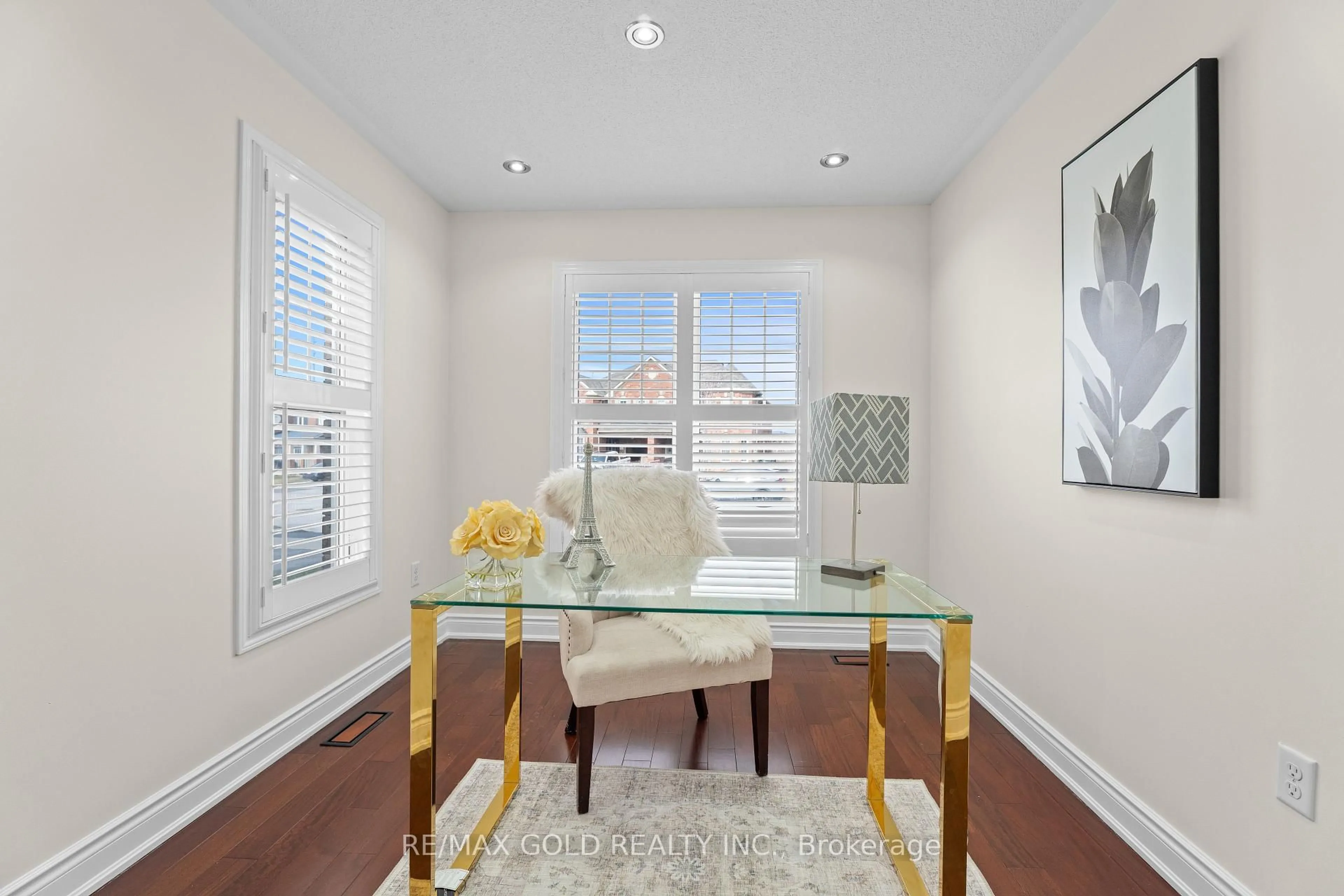 Unknown for 18 Apple Valley Way, Brampton Ontario L6P 3P8