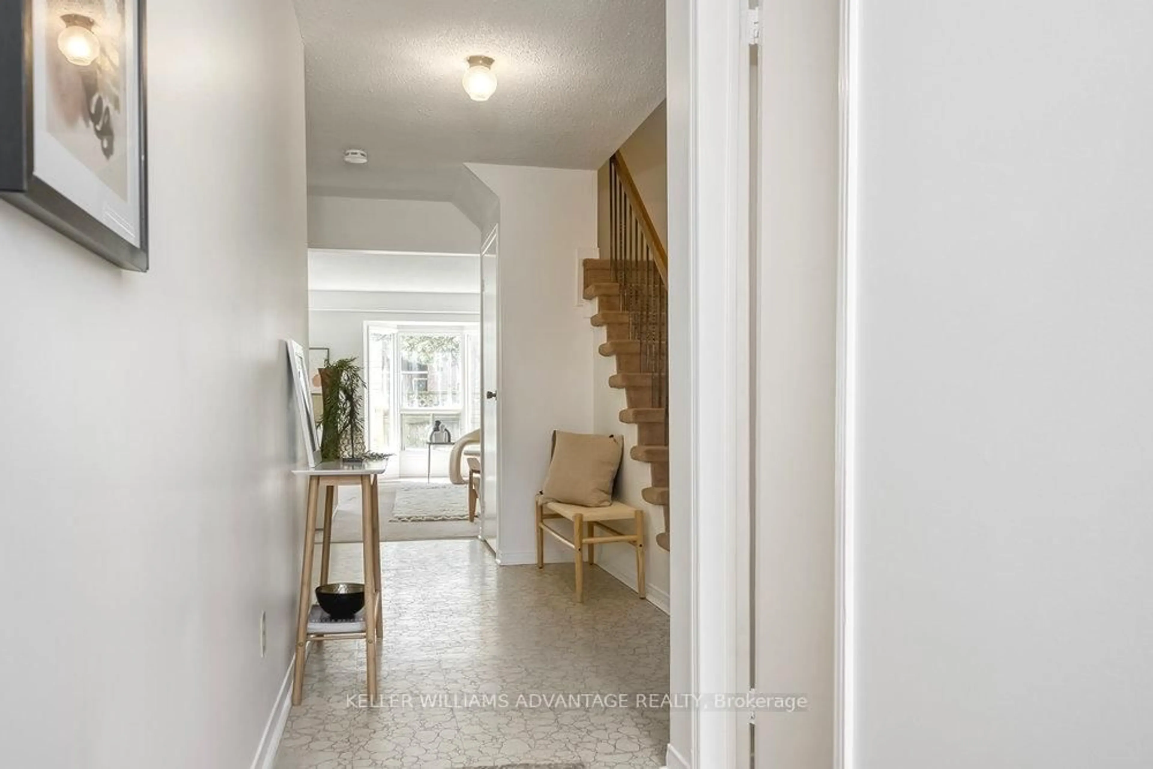 Indoor entryway for 2355 Fifth Line #6, Mississauga Ontario L5K 2M8