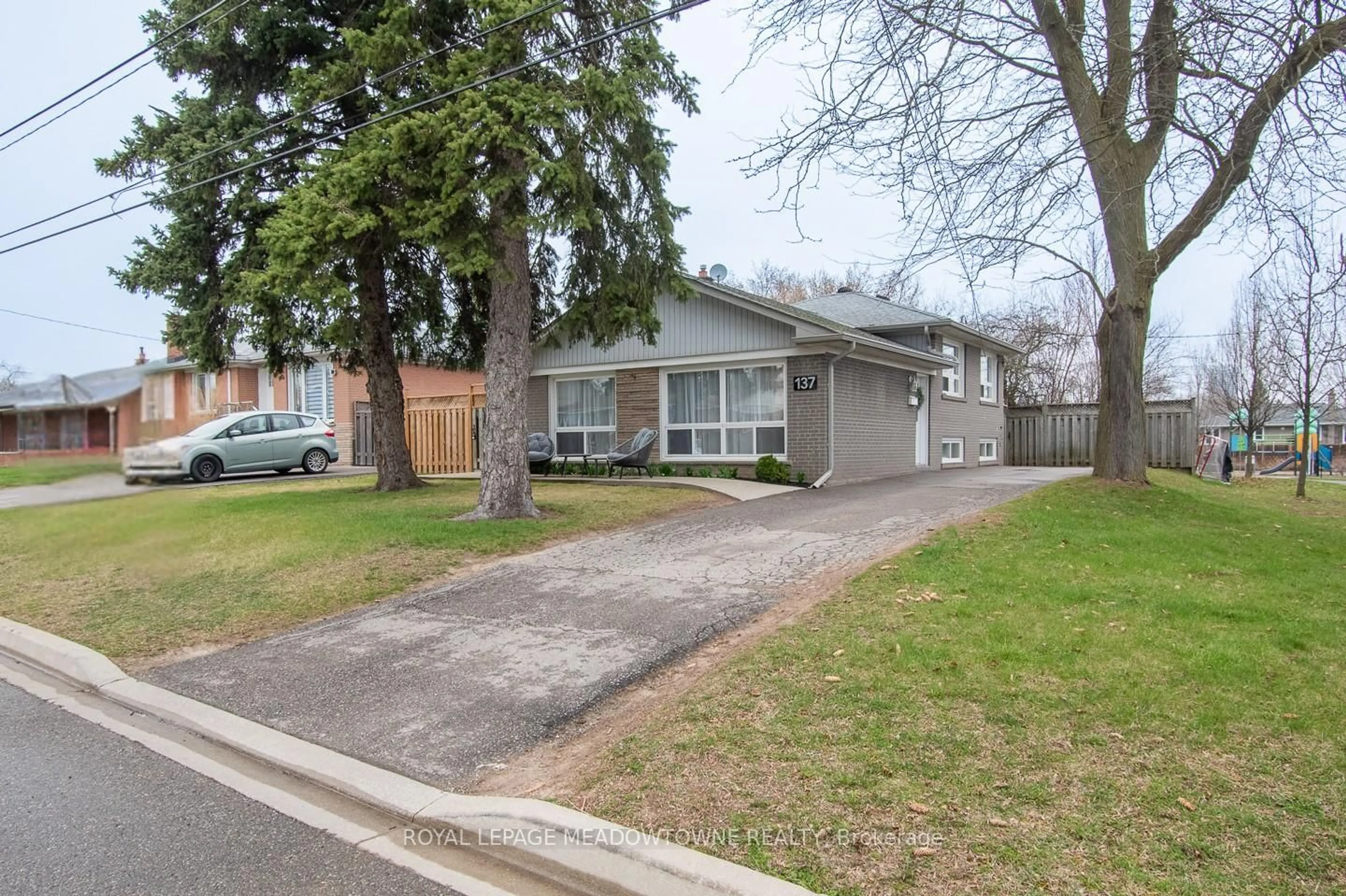 Unknown for 137 Wakefield Rd, Milton Ontario L9T 2L7