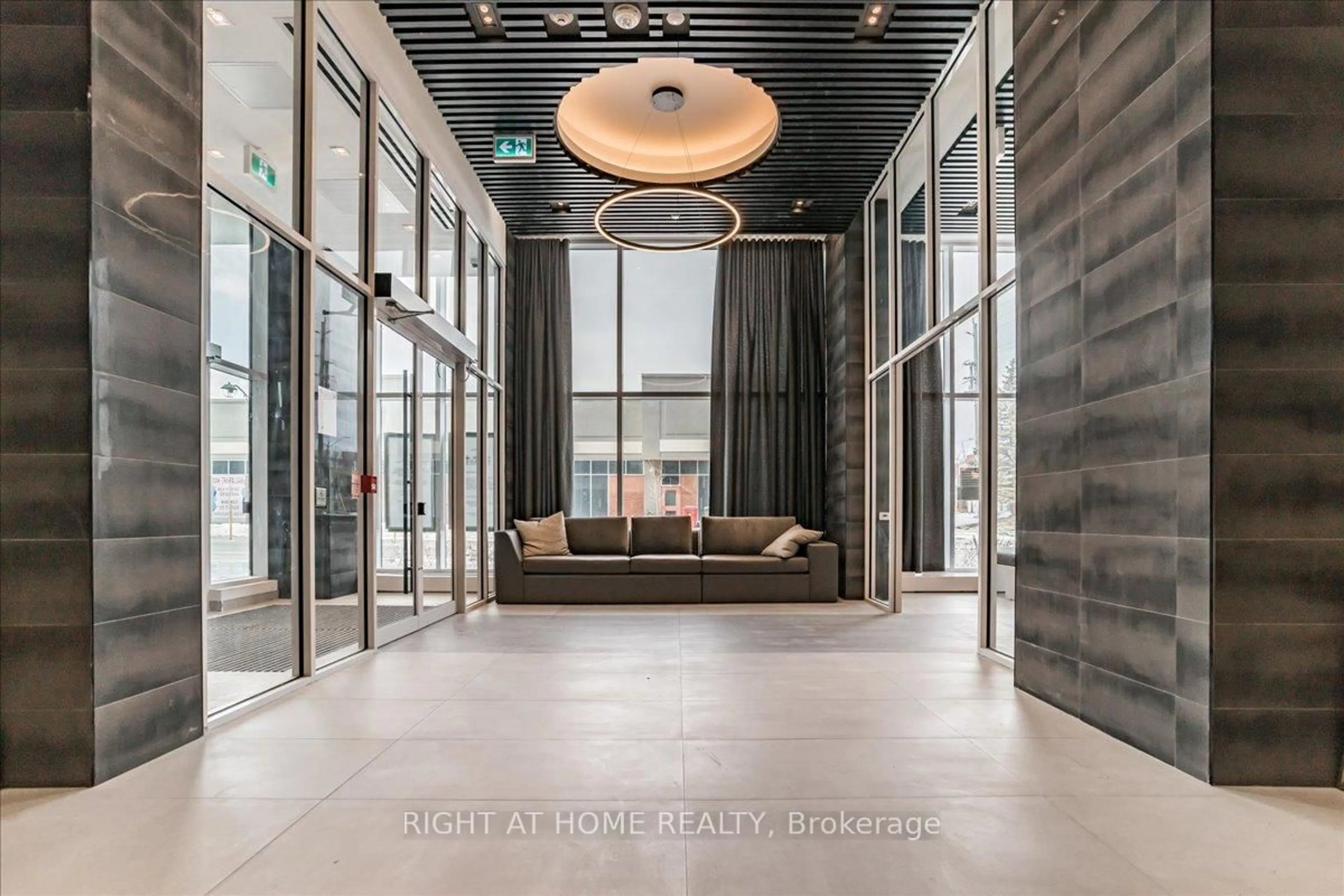 Indoor foyer for 2489 Taunton Rd #418, Oakville Ontario L6H 3R9