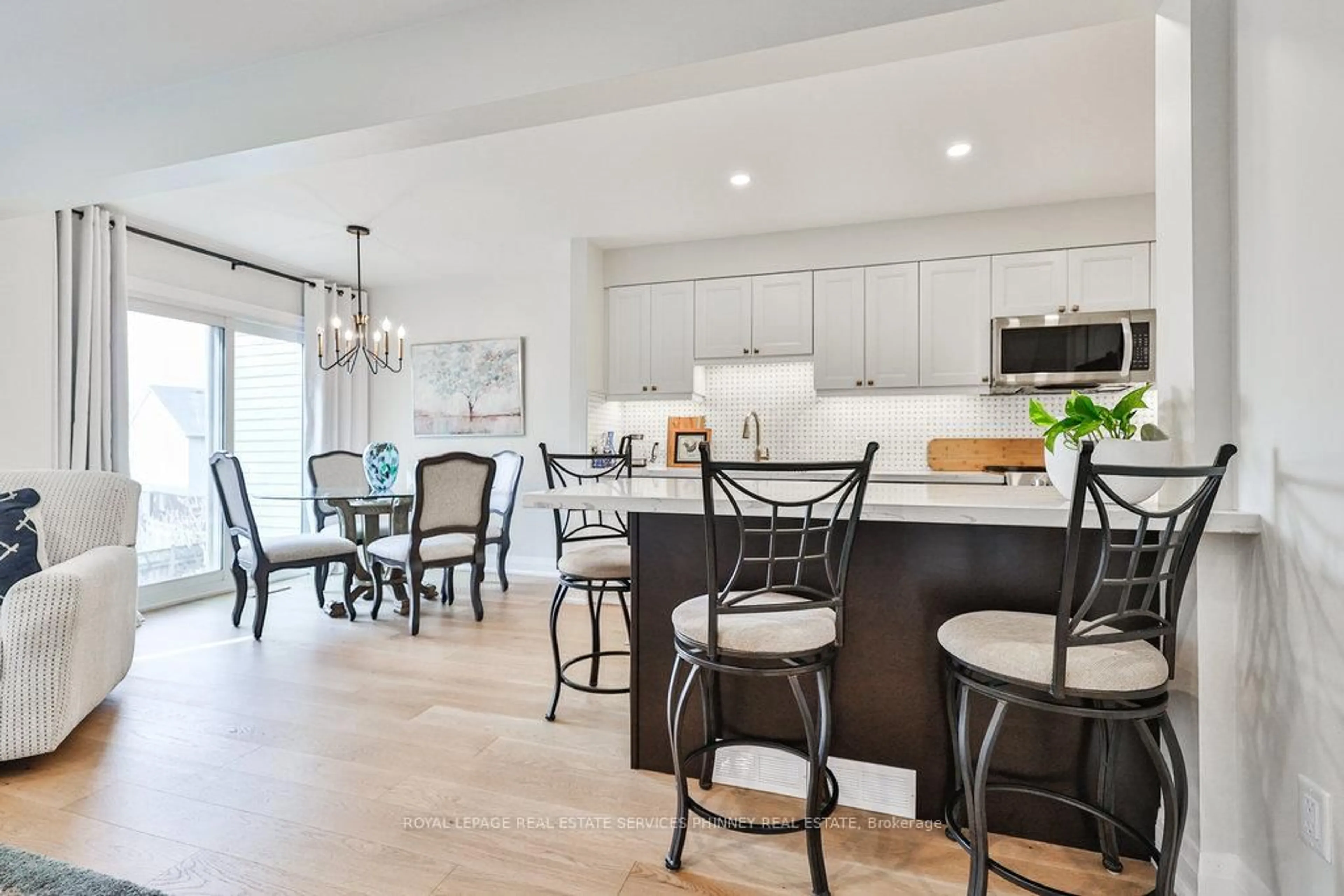 Open concept kitchen, wood/laminate floor for 991 Raintree Lane, Mississauga Ontario L5H 3Y5