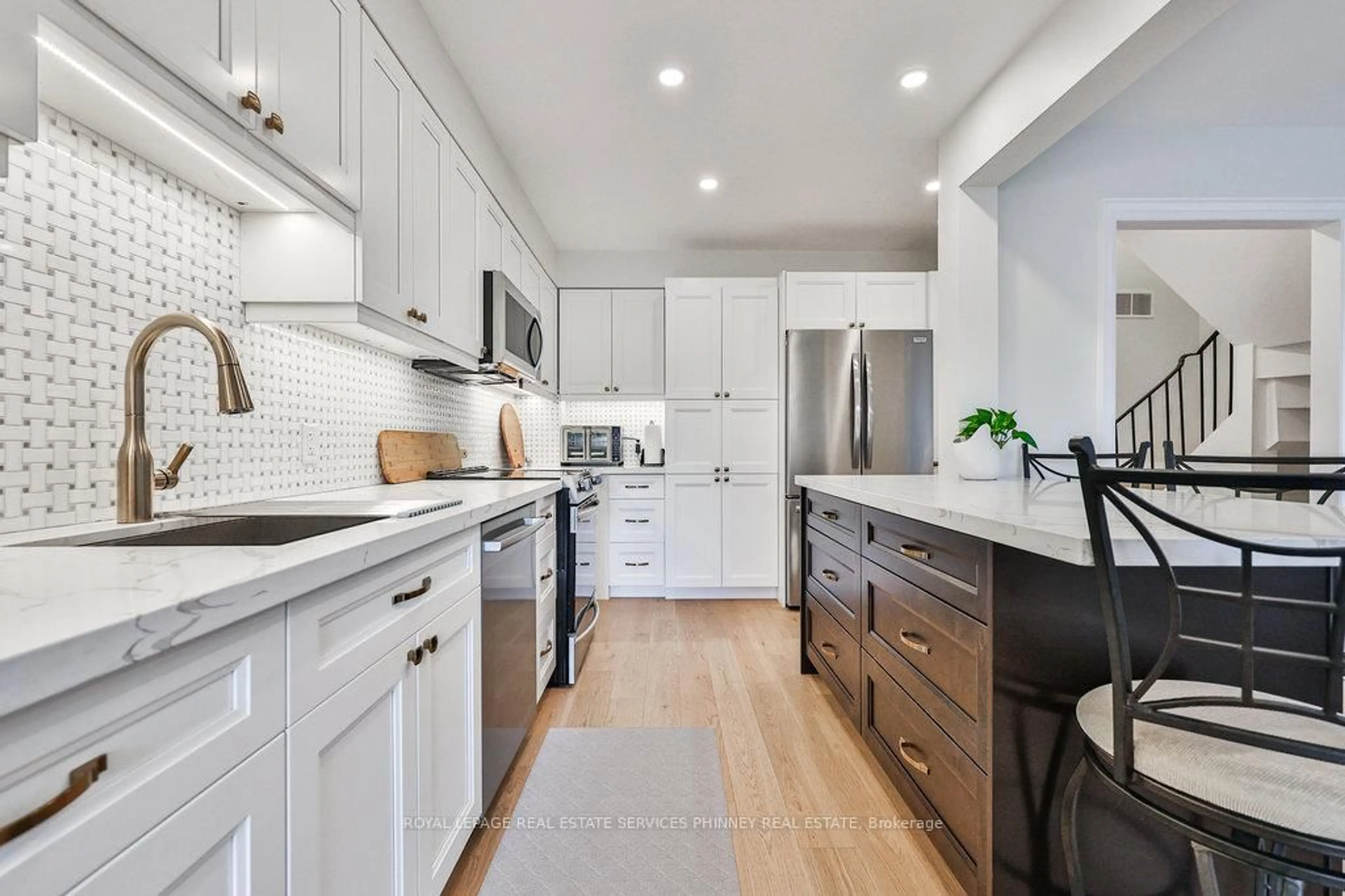 Open concept kitchen, unknown for 991 Raintree Lane, Mississauga Ontario L5H 3Y5