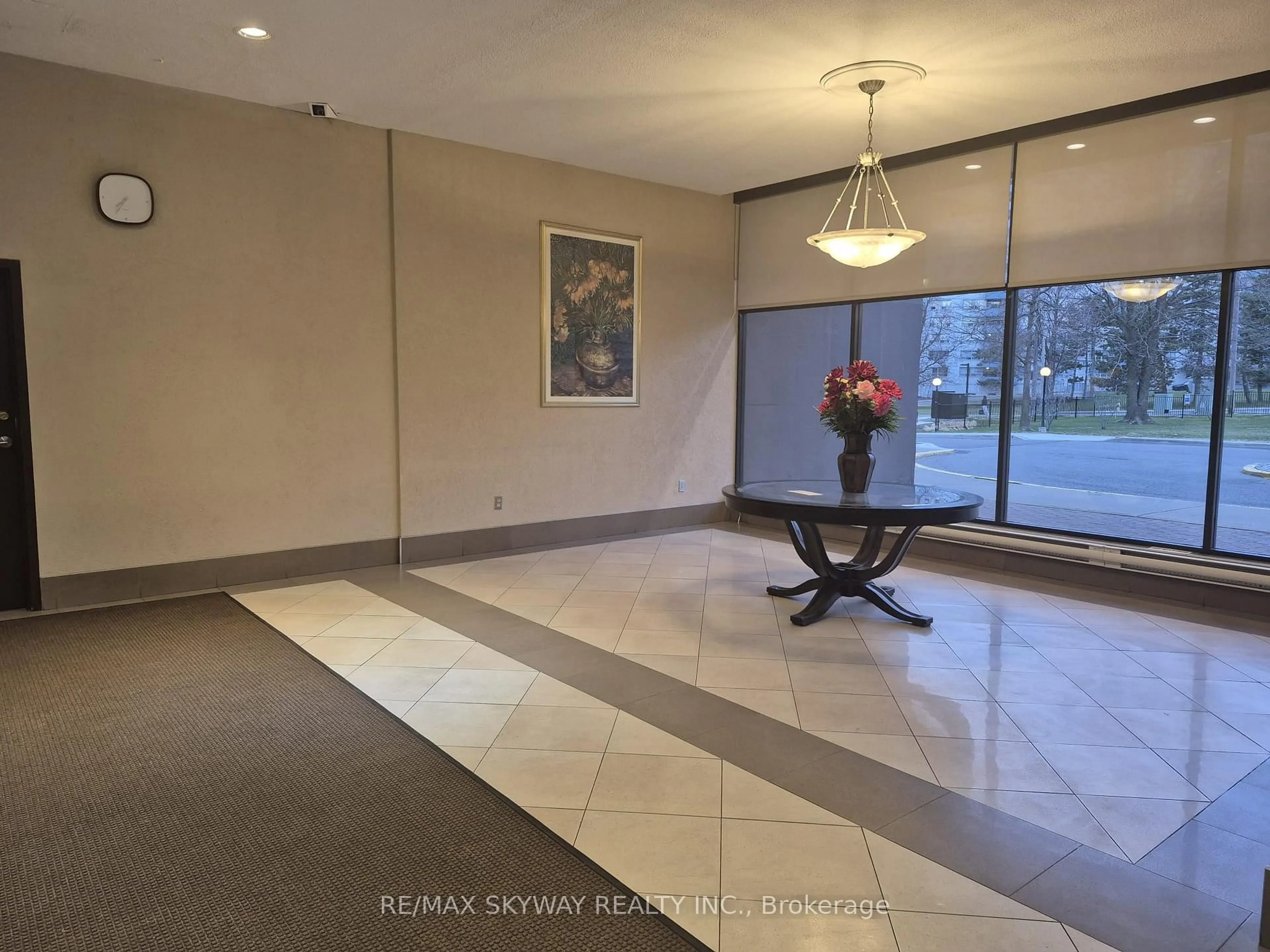 Indoor foyer for 1455 Lawrence Ave #1401, Toronto Ontario M6L 1B1