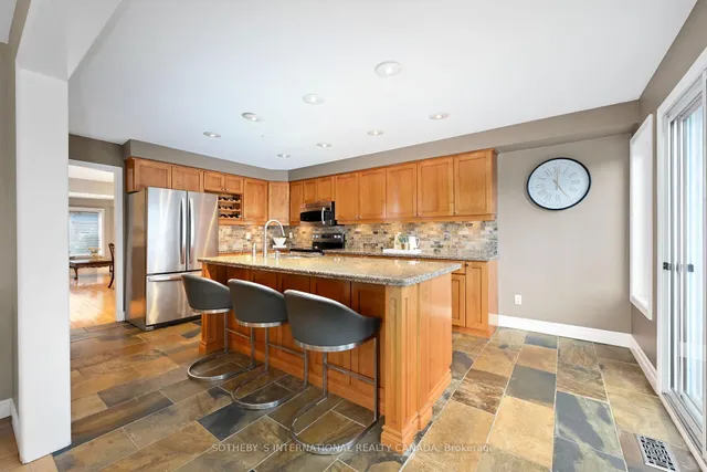 Additional image 31 of 1422 Summerhill Cres