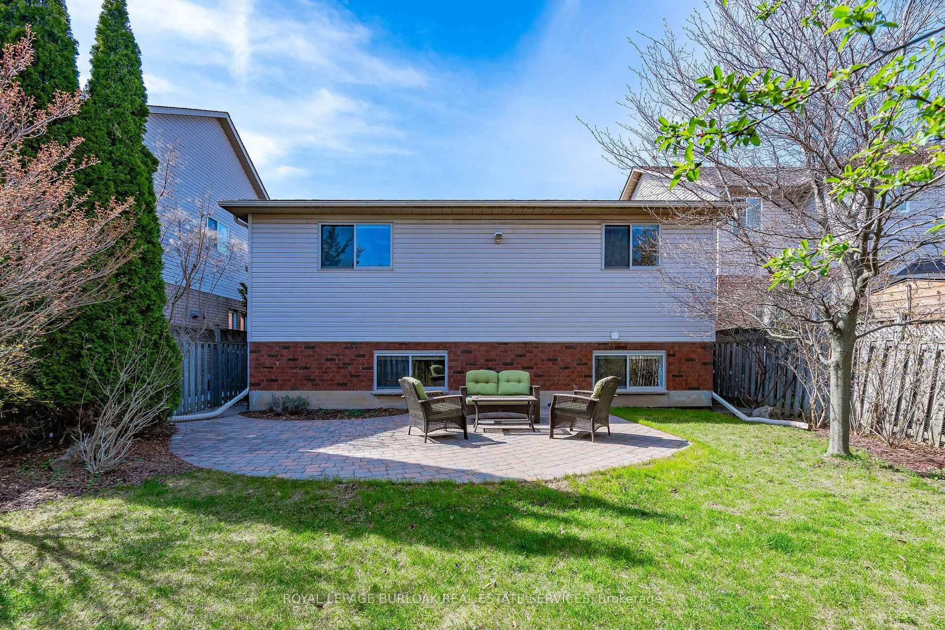 Patio, street for 4104 Bianca Forest Dr, Burlington Ontario L7M 4L2