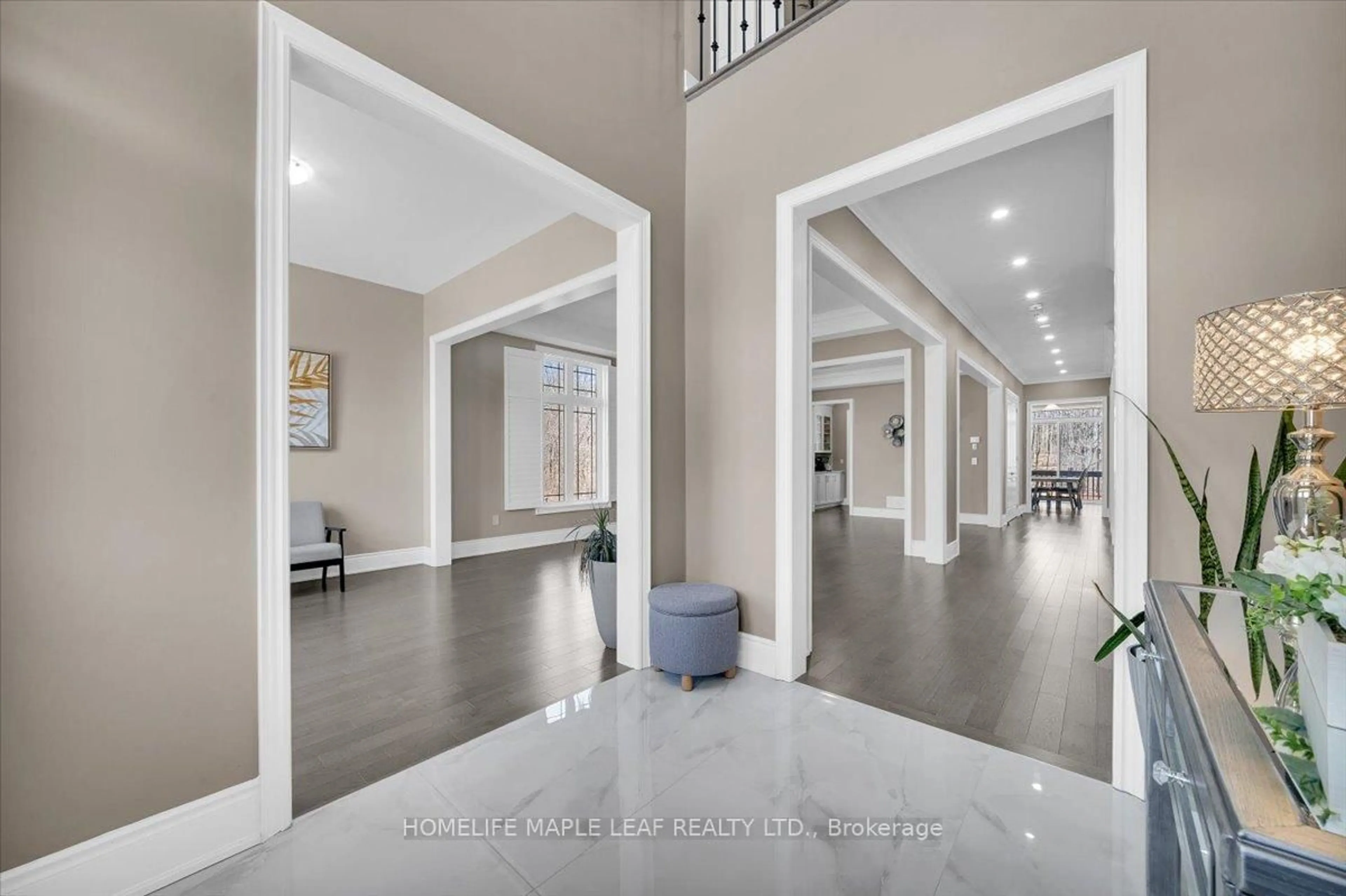 Indoor foyer for 36 Daisy Meadow Cres, Caledon Ontario L7C 4G3