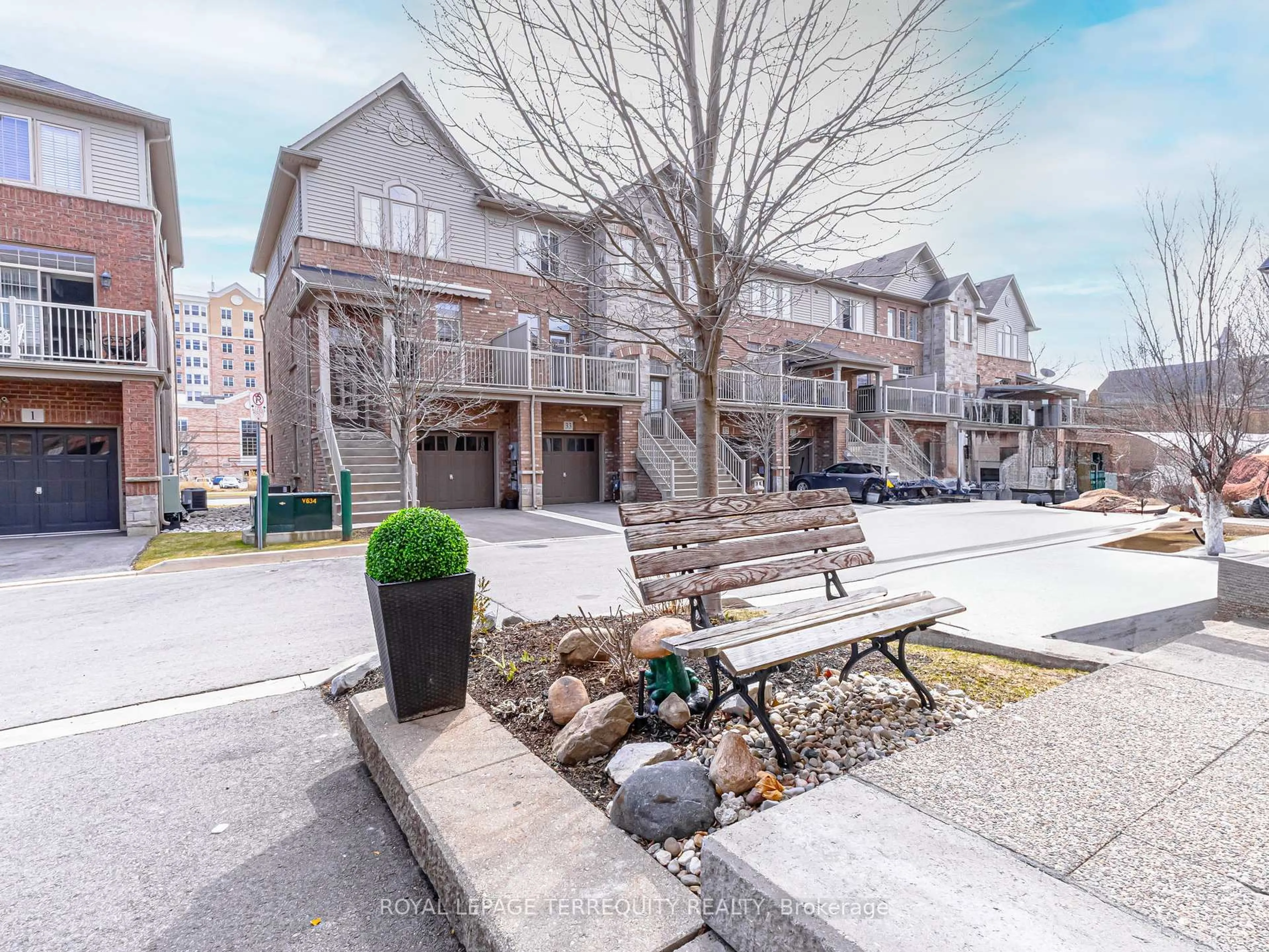 A pic from outside/outdoor area/front of a property/back of a property/a pic from drone, street for 4165 Upper Middle Rd #17, Burlington Ontario L7M 0V4