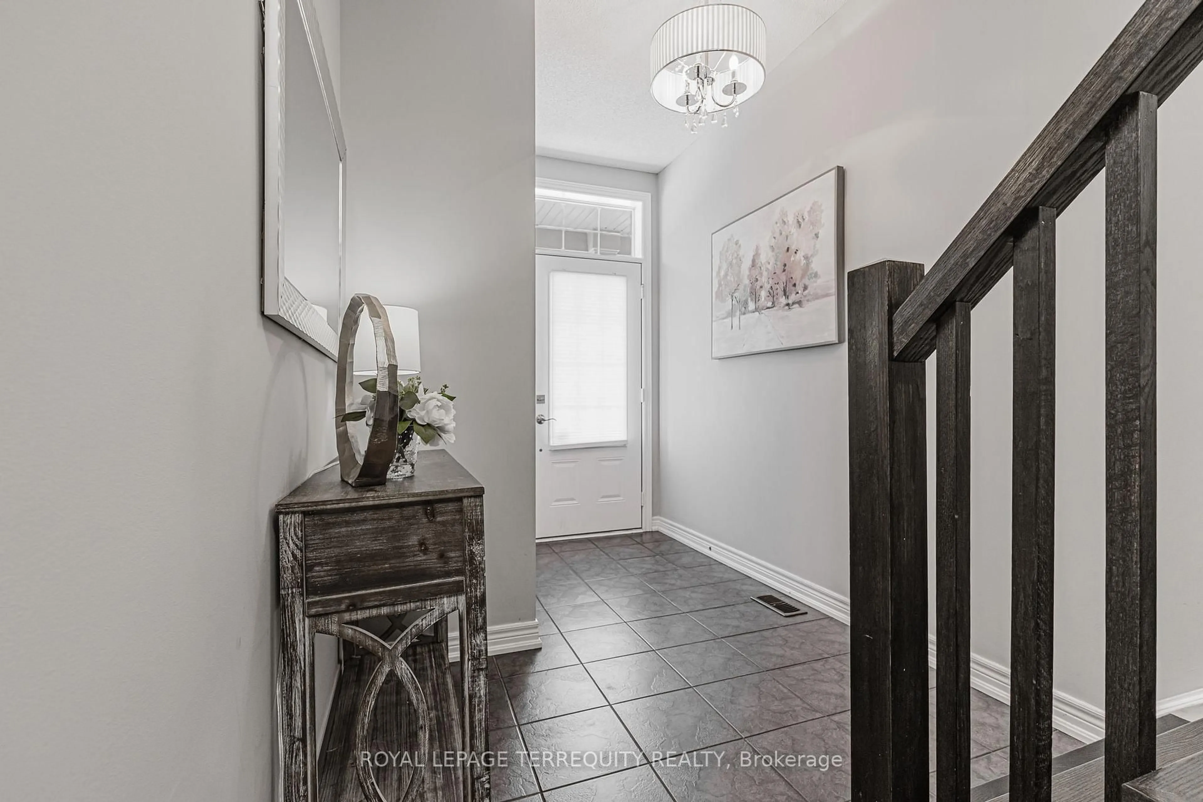 Indoor entryway for 4165 Upper Middle Rd #17, Burlington Ontario L7M 0V4