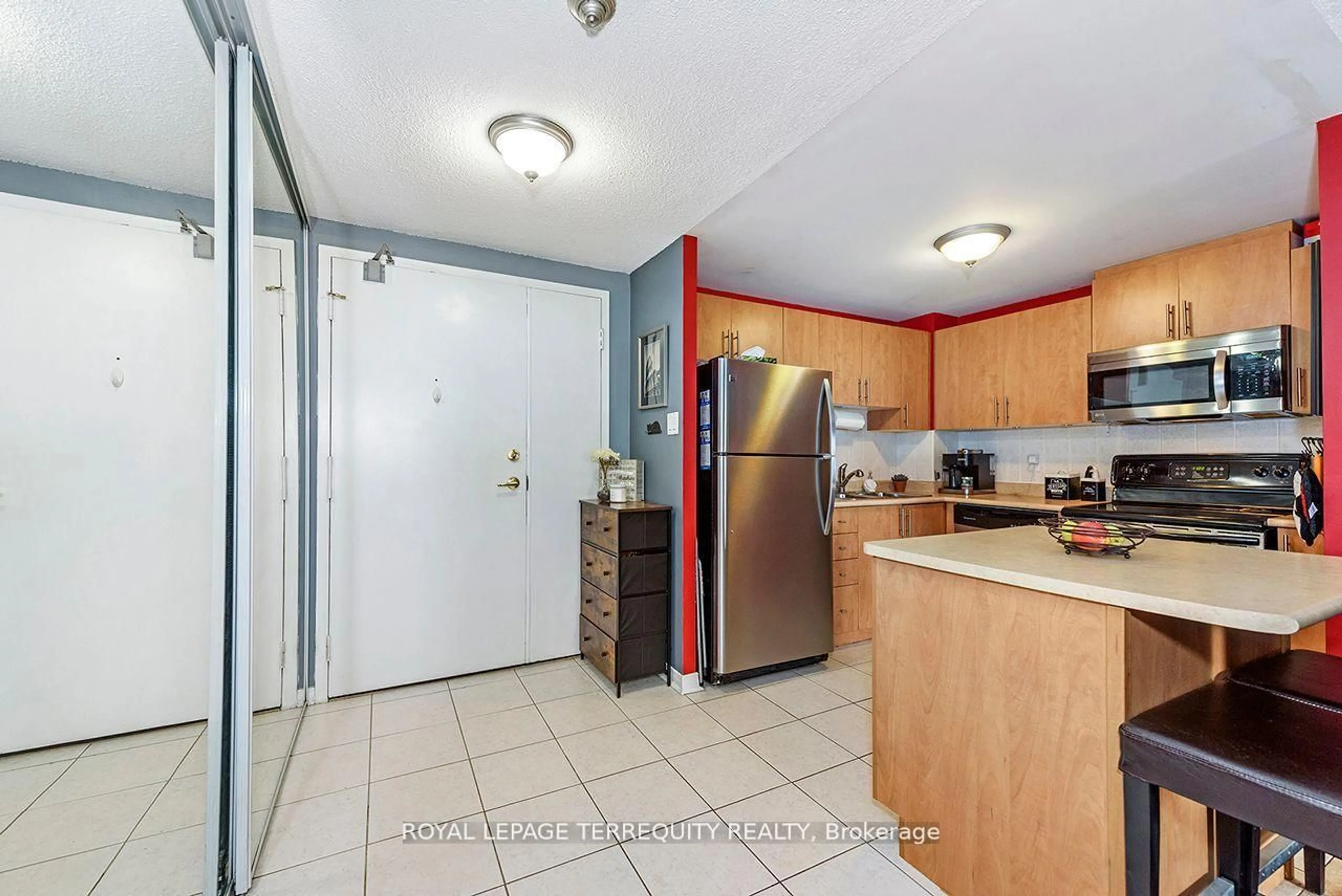 Standard kitchen, unknown for 6720 Glen Erin Dr #105, Mississauga Ontario L5N 3K8