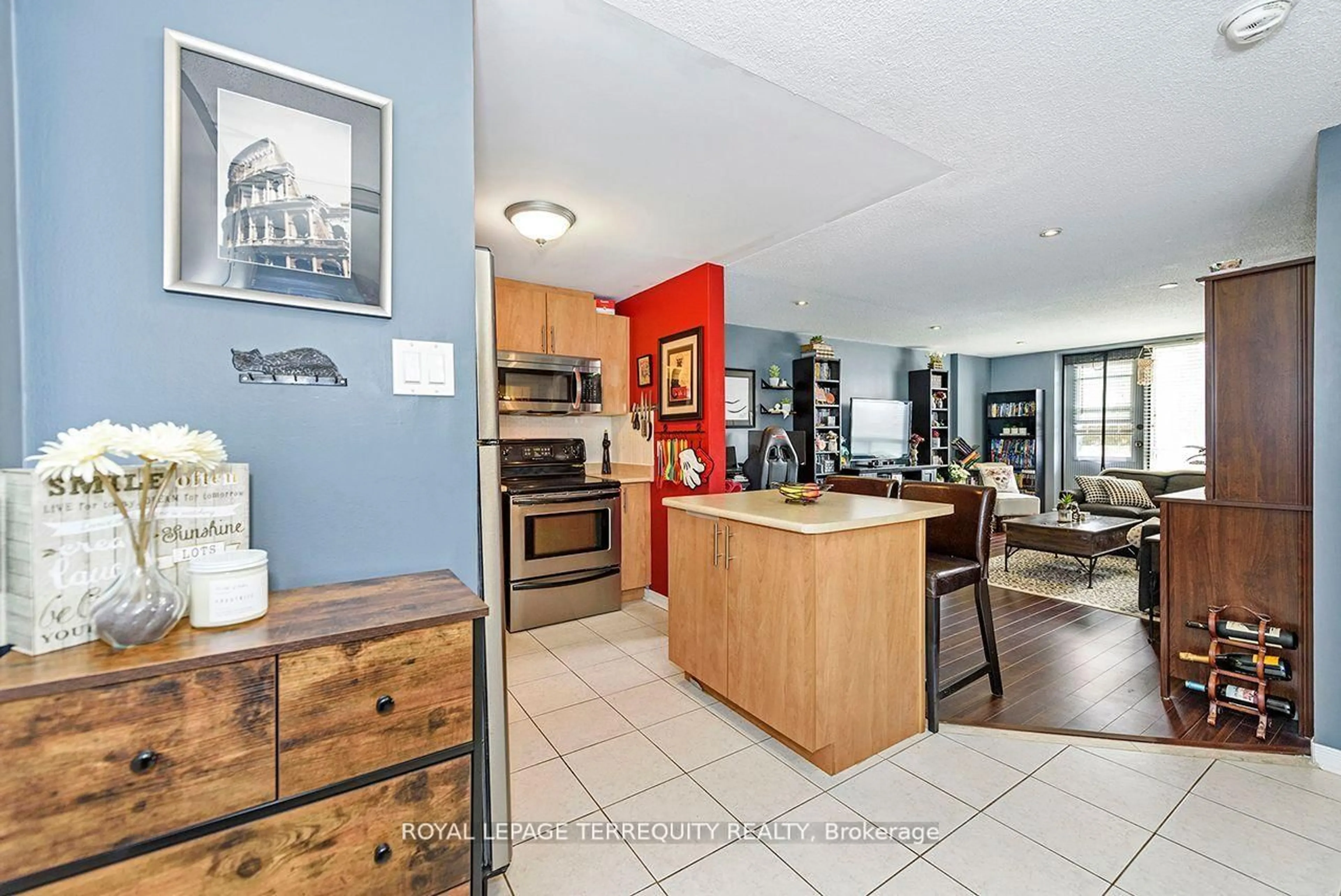 Open concept kitchen, ceramic/tile floor for 6720 Glen Erin Dr #105, Mississauga Ontario L5N 3K8