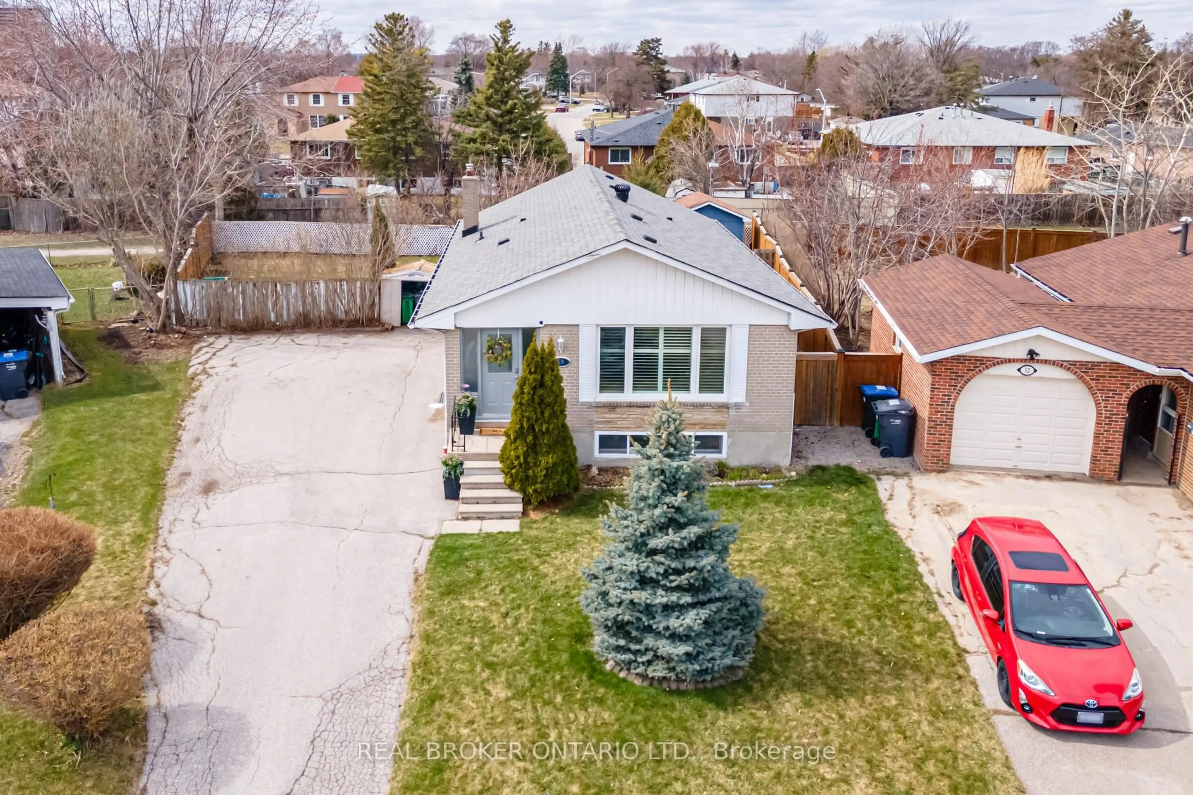 A pic from outside/outdoor area/front of a property/back of a property/a pic from drone, street for 50 Epsom Downs Dr, Brampton Ontario L6T 1Y8