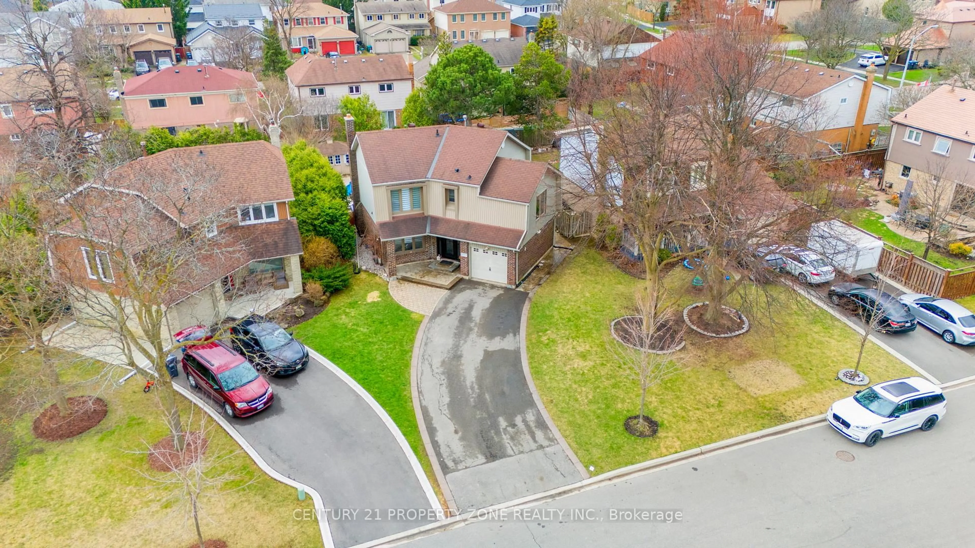 A pic from outside/outdoor area/front of a property/back of a property/a pic from drone, street for 42 Montcalm Pl, Brampton Ontario L6S 2X6