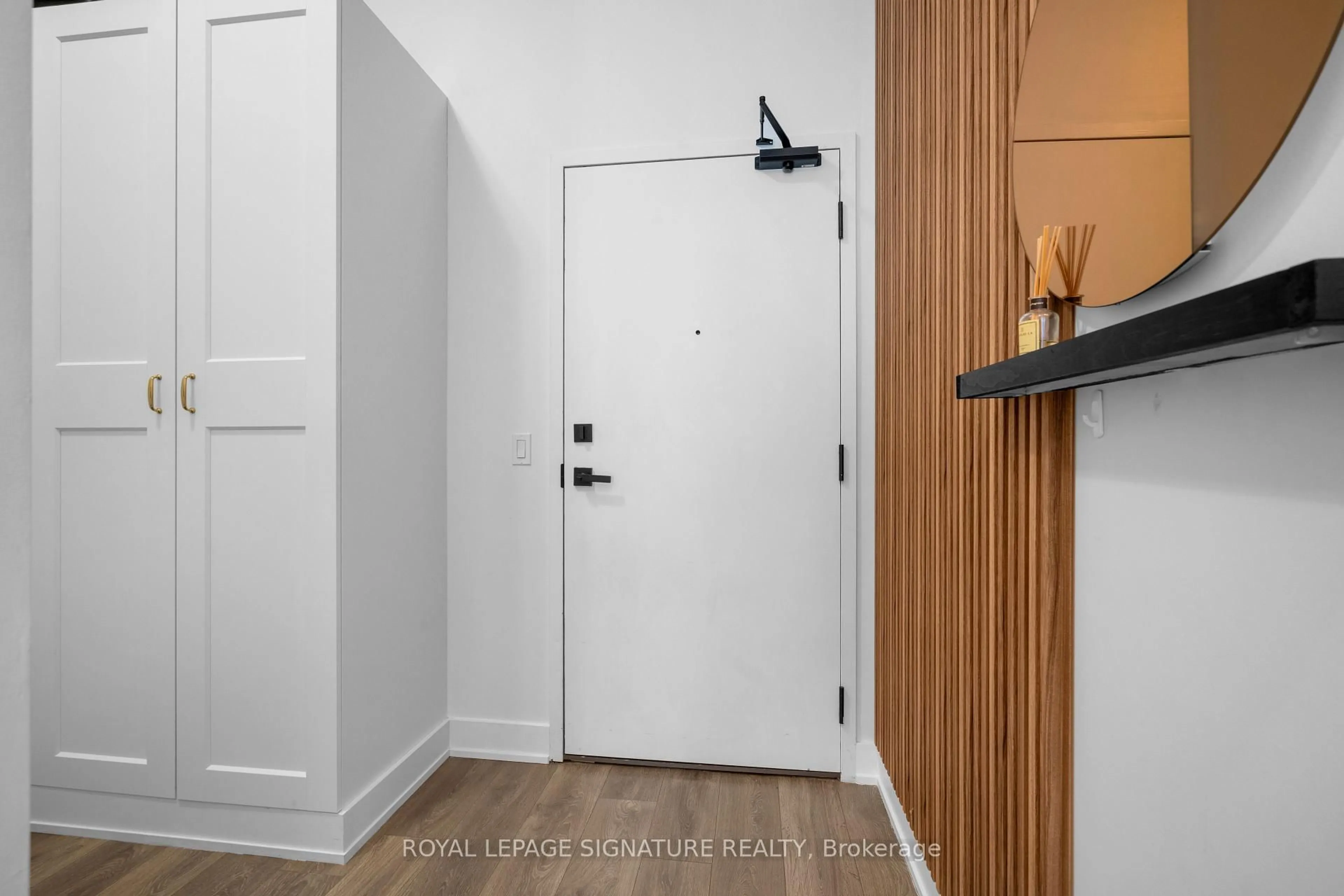 Indoor entryway for 2481 Taunton Rd #367, Oakville Ontario L6H 3R7