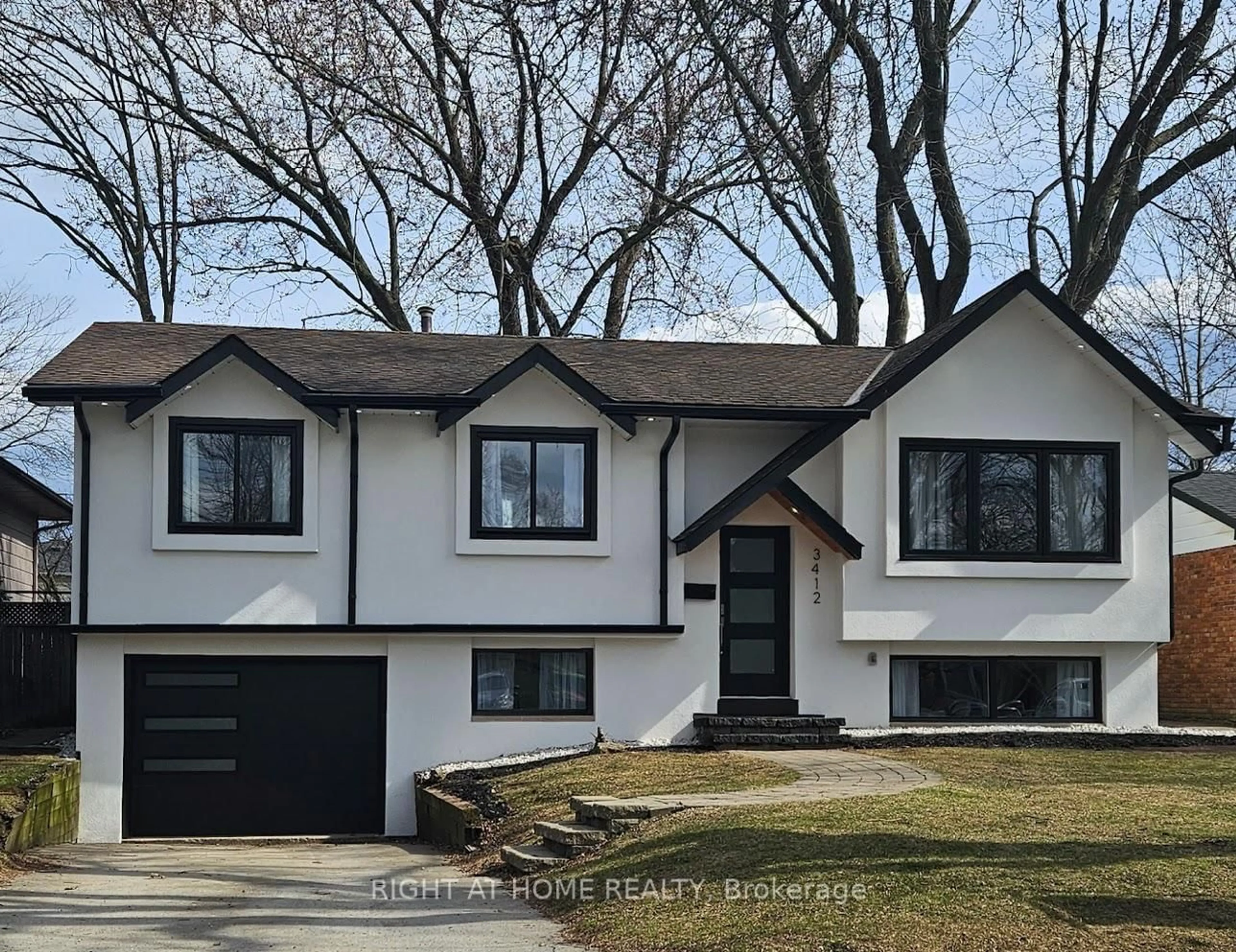 Home with vinyl exterior material, street for 3412 Putter Pl, Burlington Ontario L7N 2P4