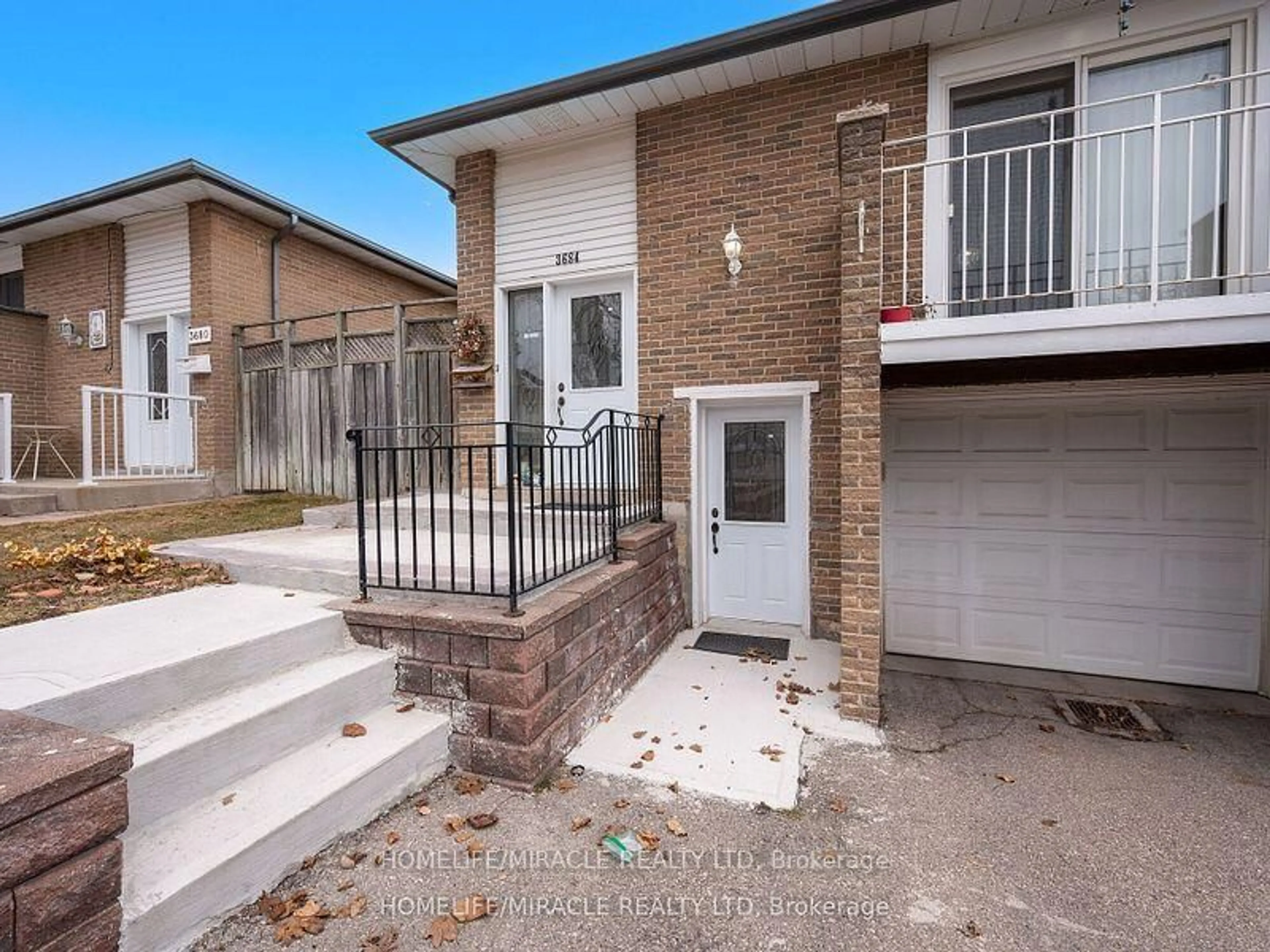 Home with brick exterior material, street for 3684 Ellengale Dr, Mississauga Ontario L5C 1Z7