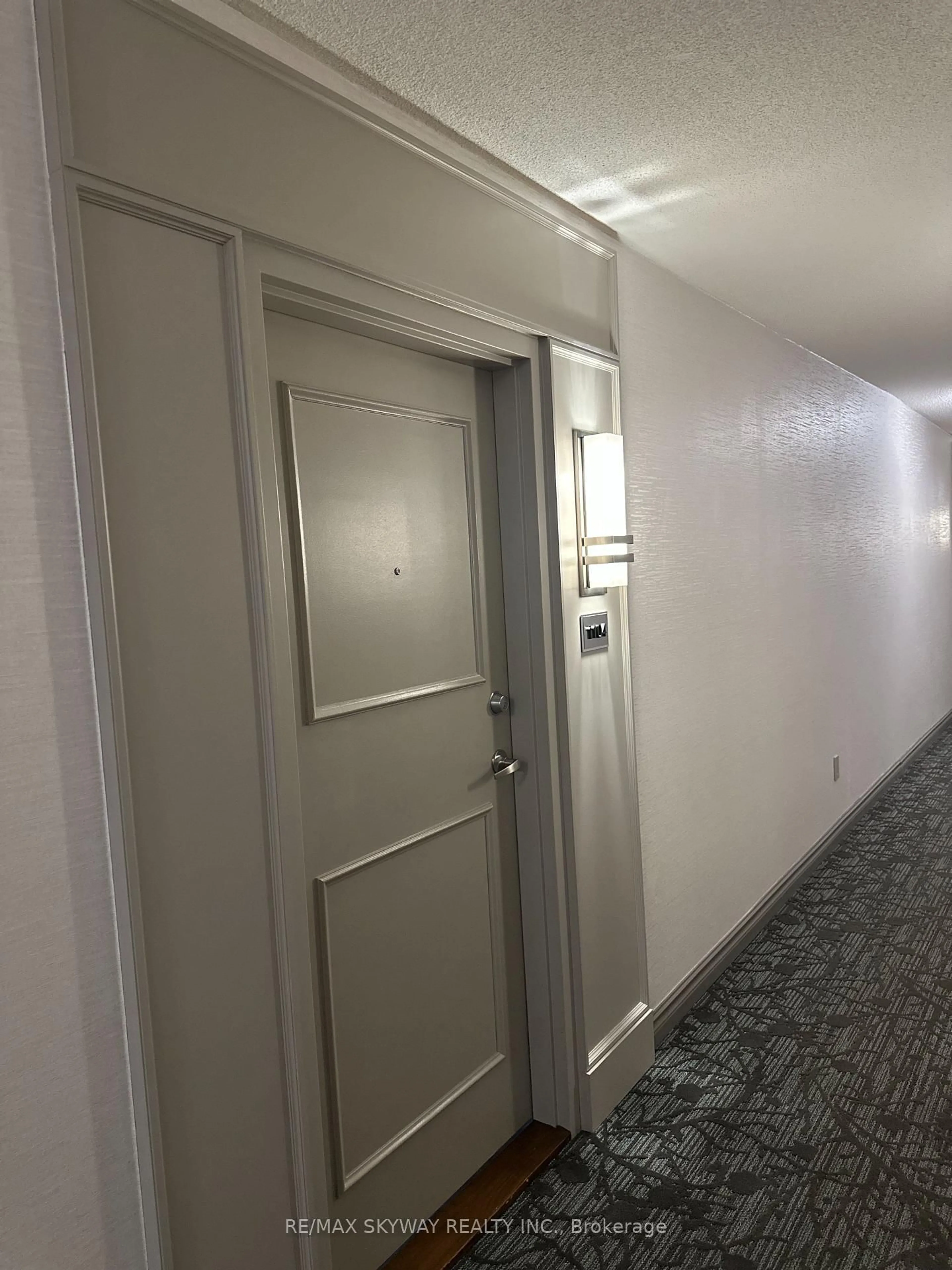 Unknown for 75 King St #1104, Mississauga Ontario L5A 4G5