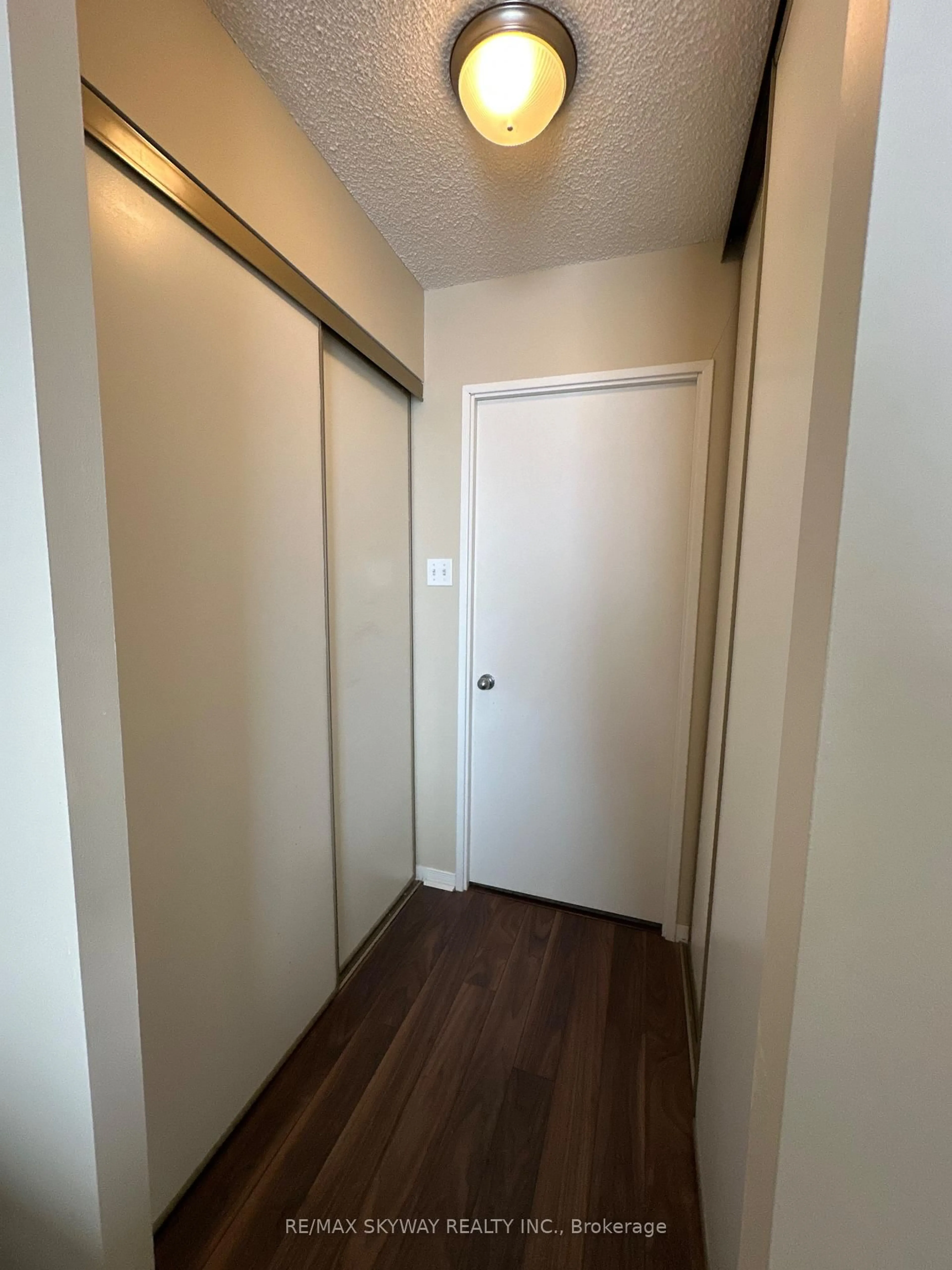 A pic of a room for 75 King St #1104, Mississauga Ontario L5A 4G5