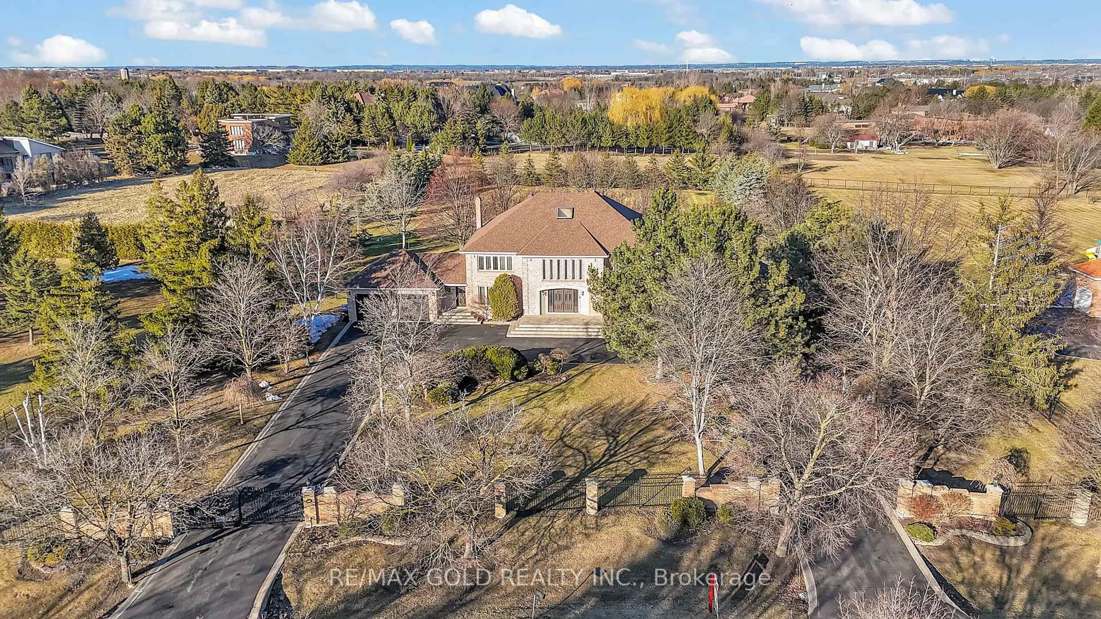 A pic from outside/outdoor area/front of a property/back of a property/a pic from drone, unknown for 21 Leone Lane, Brampton Ontario L6P 0K7