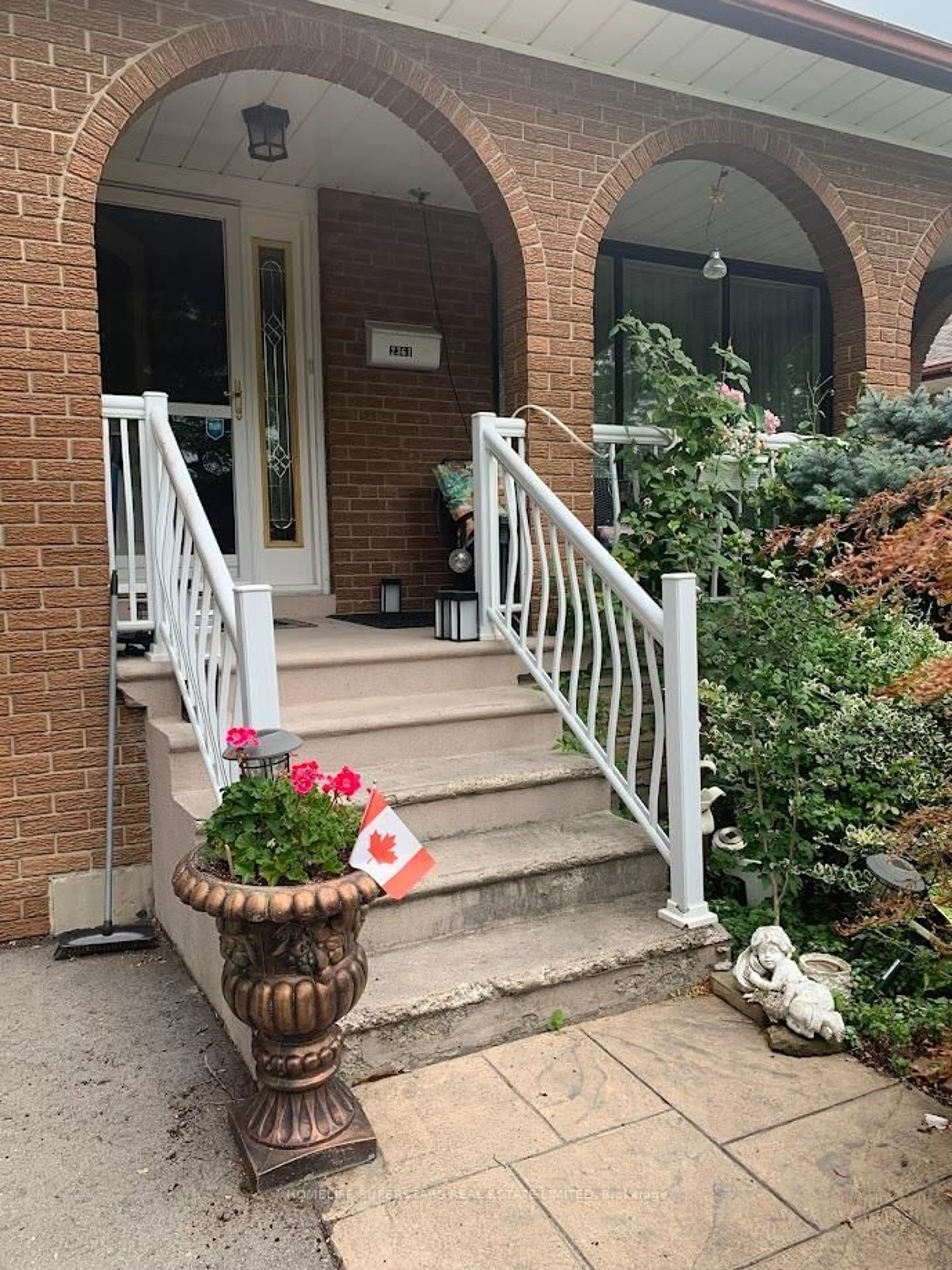 Unknown for 2361 Nikanna Rd, Mississauga Ontario L5C 2W8