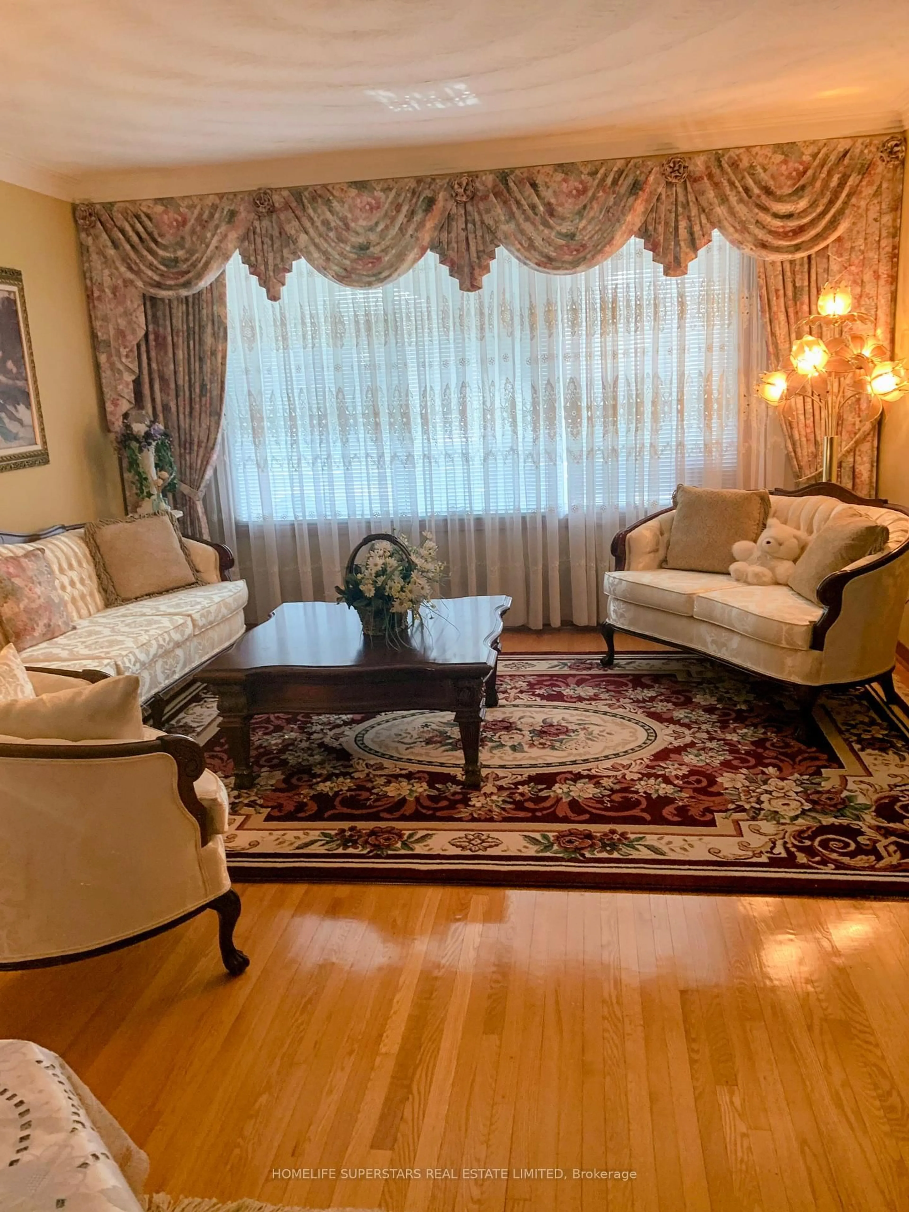 Living room with furniture, unknown for 2361 Nikanna Rd, Mississauga Ontario L5C 2W8