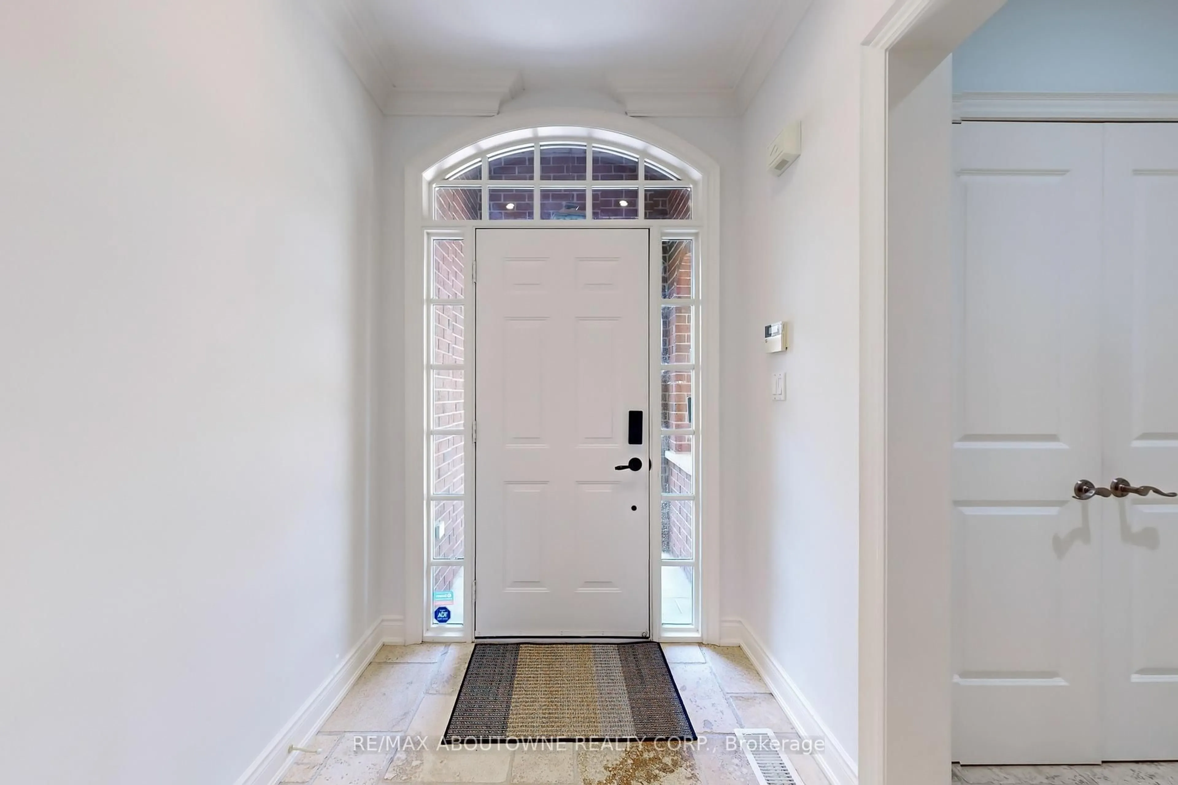 Indoor entryway for 1175 Riverbank Way, Oakville Ontario L6H 6X4