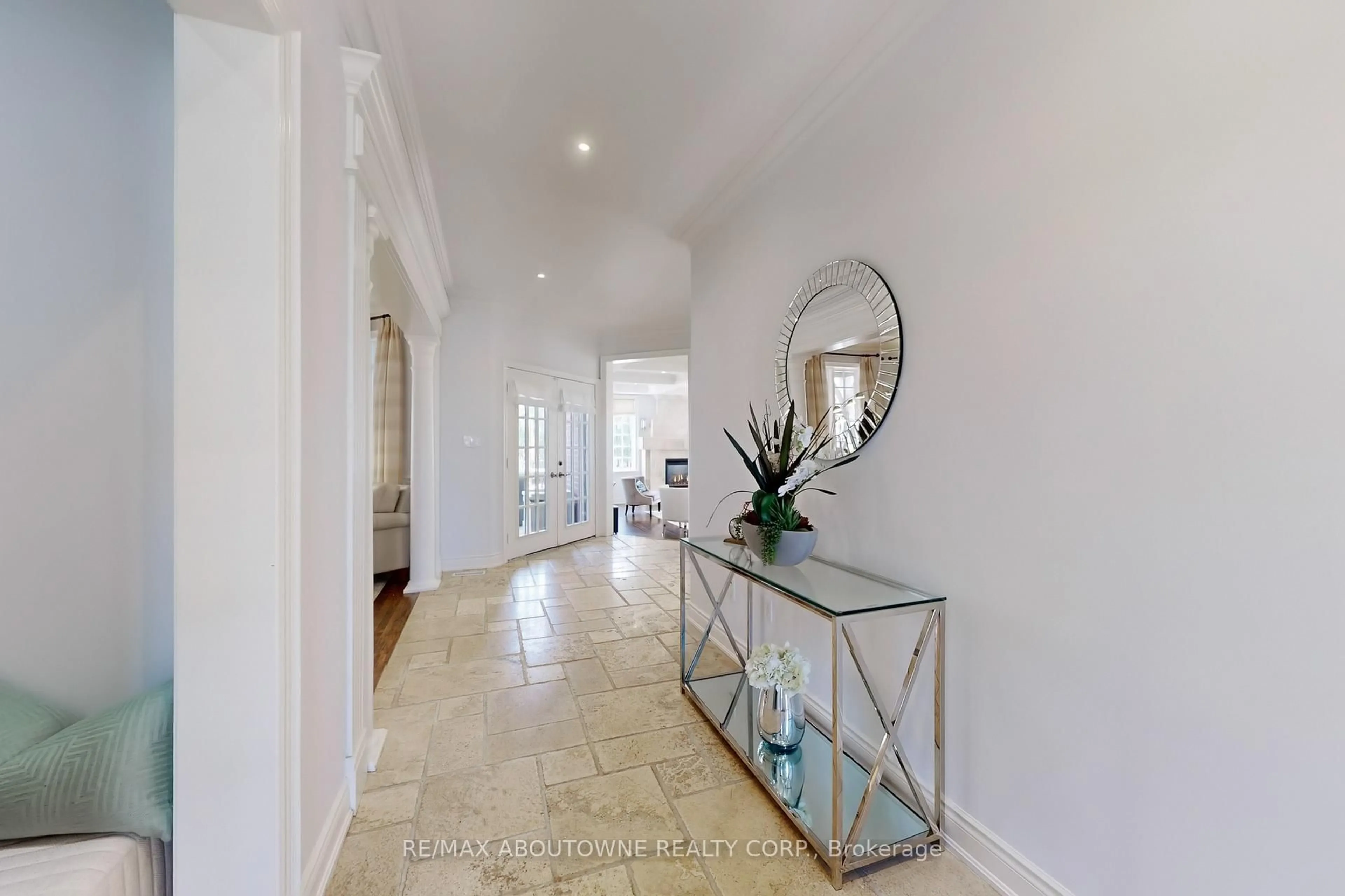 Indoor entryway for 1175 Riverbank Way, Oakville Ontario L6H 6X4