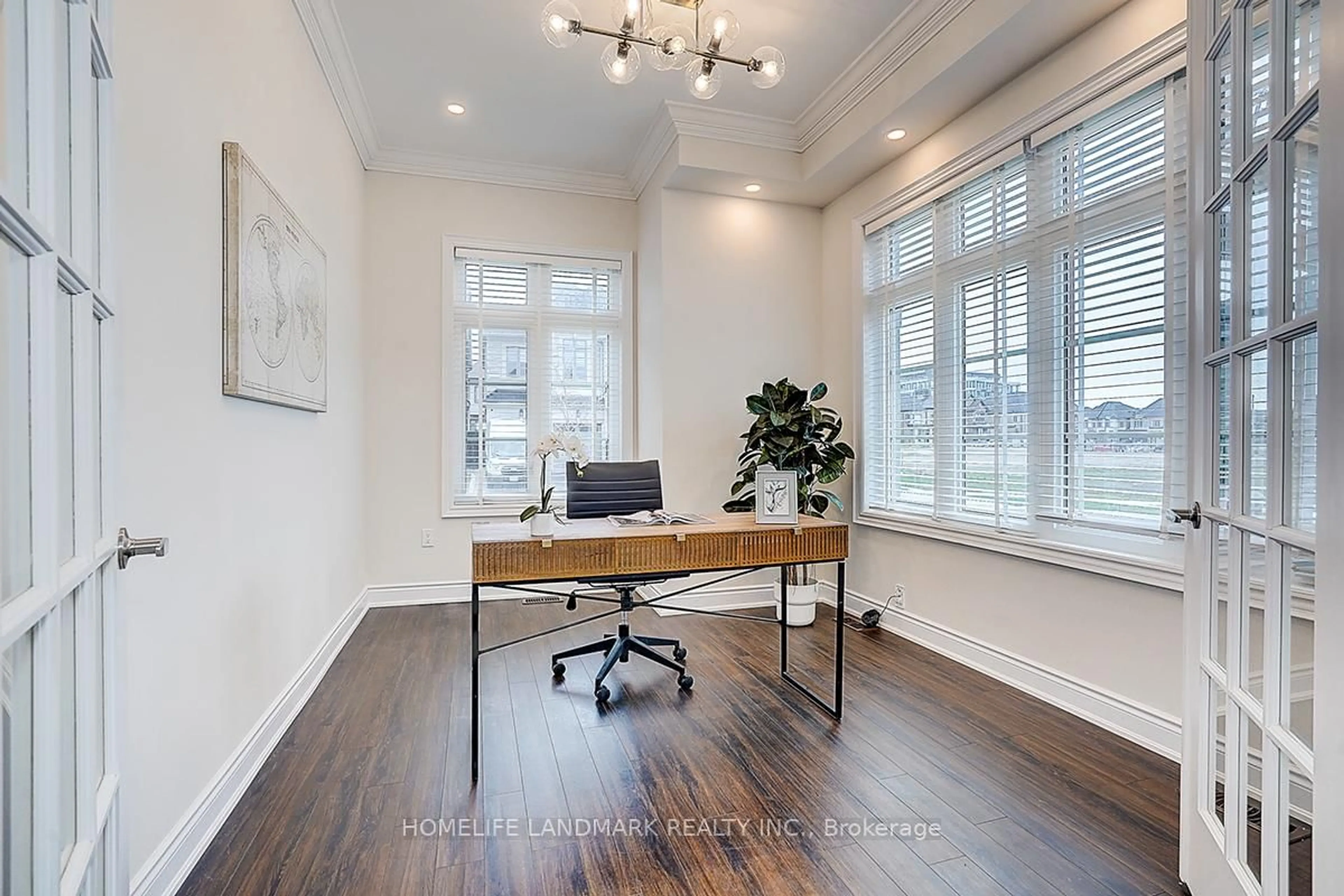 A pic of a room for 1301 Felicity Gdns, Oakville Ontario L6M 5L6