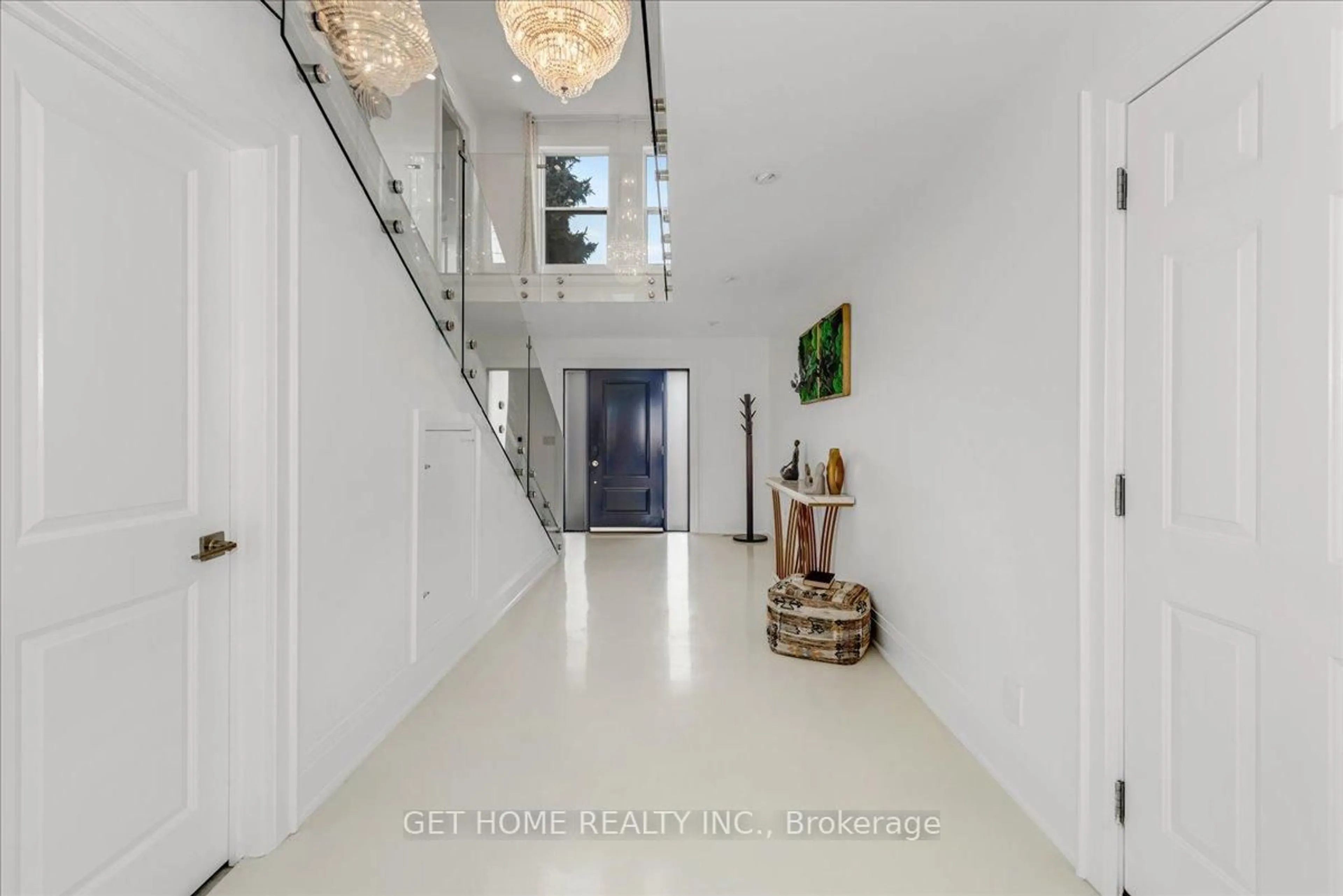 Indoor entryway for 564 Brock Crt, Milton Ontario L9T 3B2