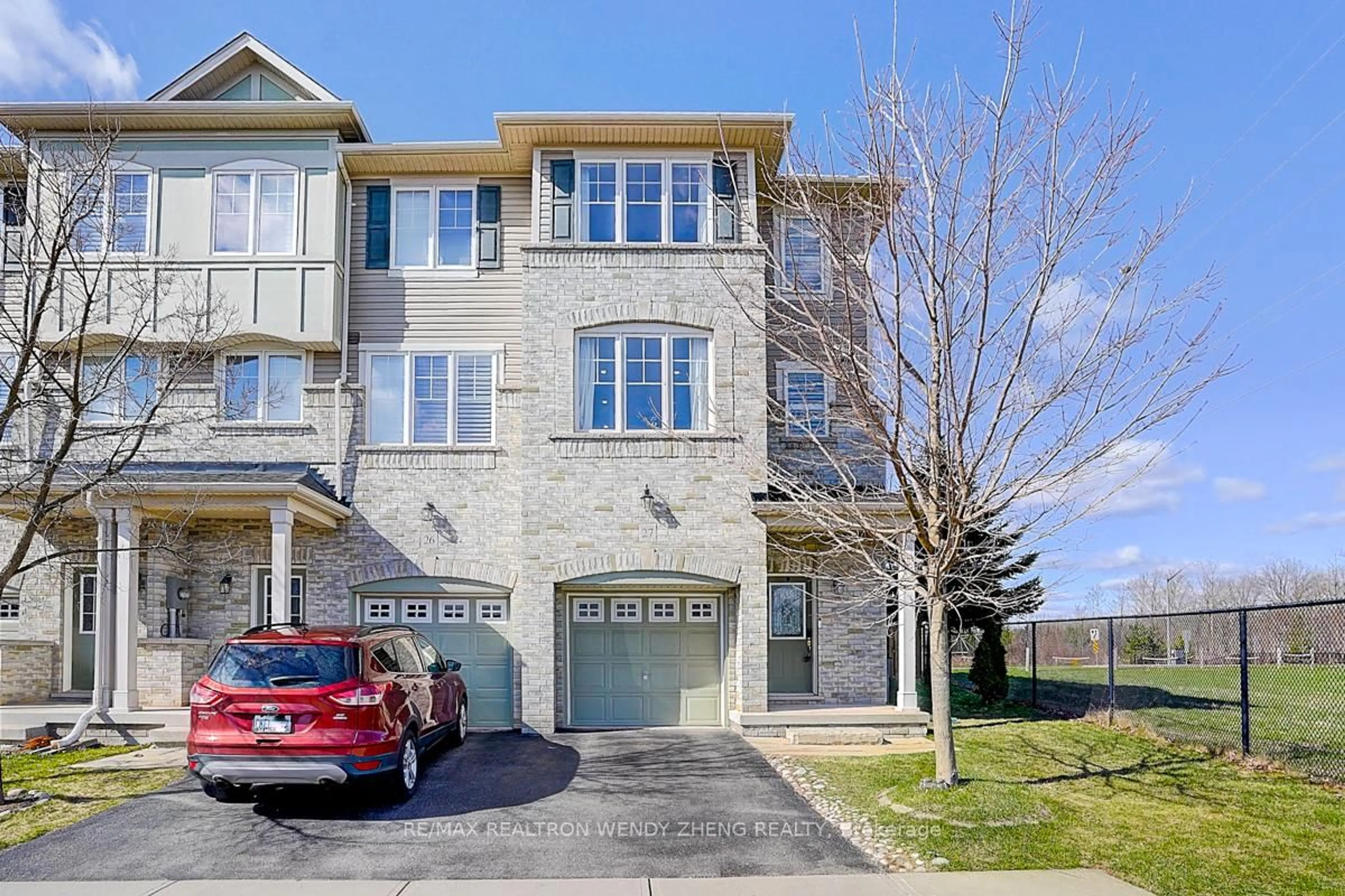 A pic from outside/outdoor area/front of a property/back of a property/a pic from drone, street for 2006 Trawden Way #27, Oakville Ontario L6M 0M1