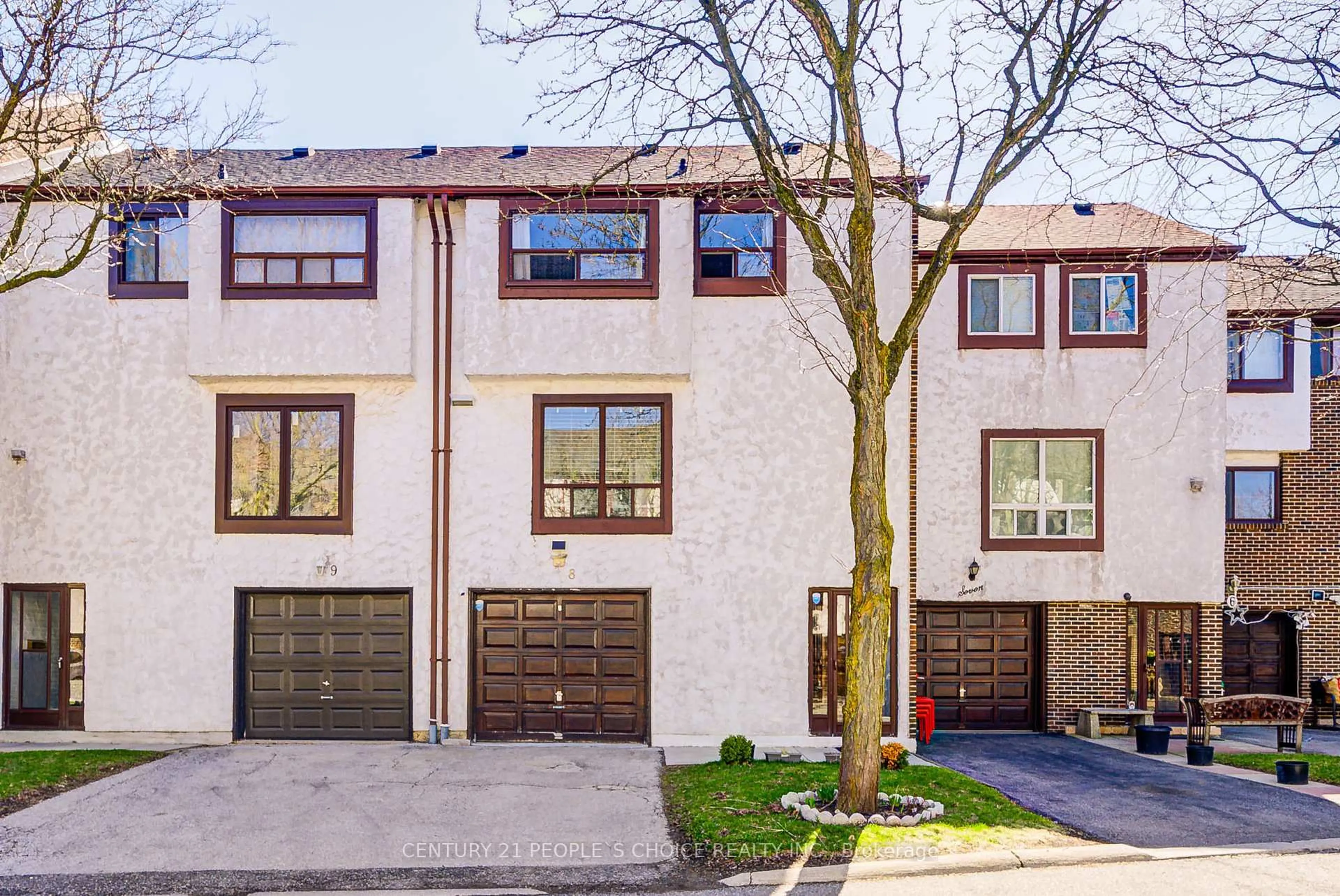 Home with brick exterior material, street for 4020 Brandon Gate Dr #8, Mississauga Ontario L4T 3W8