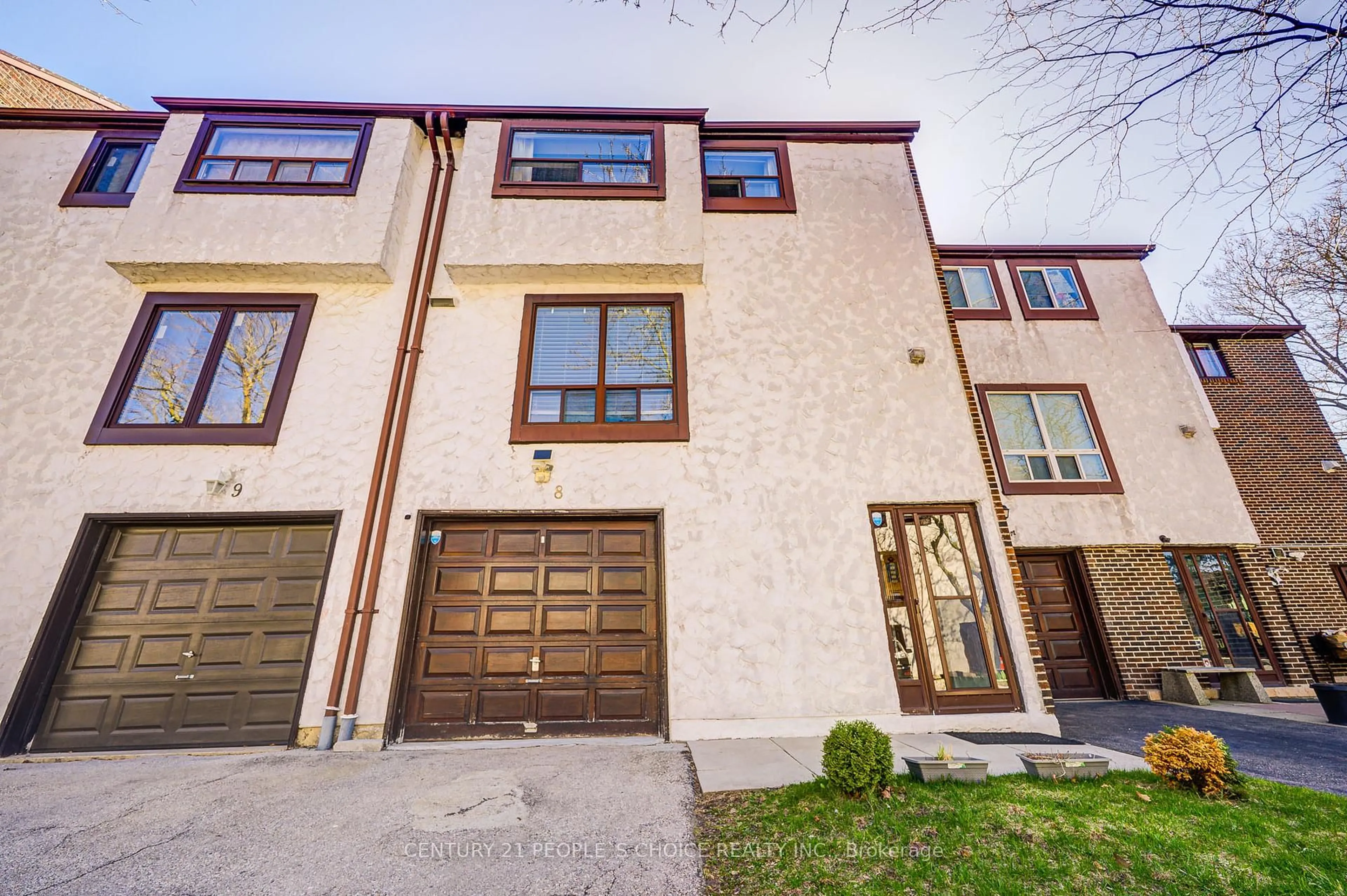 Unknown for 4020 Brandon Gate Dr #8, Mississauga Ontario L4T 3W8