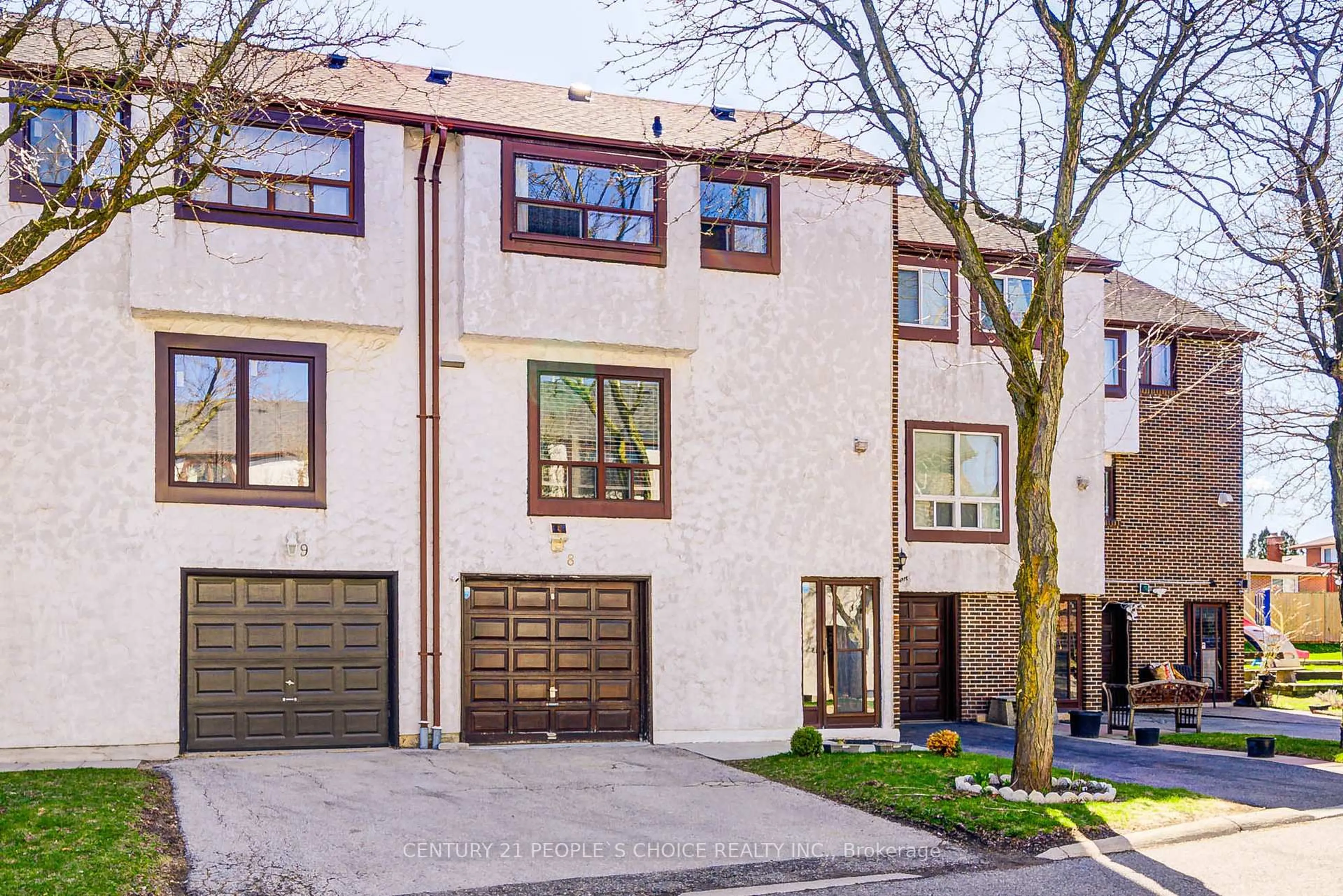 Home with brick exterior material, street for 4020 Brandon Gate Dr #8, Mississauga Ontario L4T 3W8