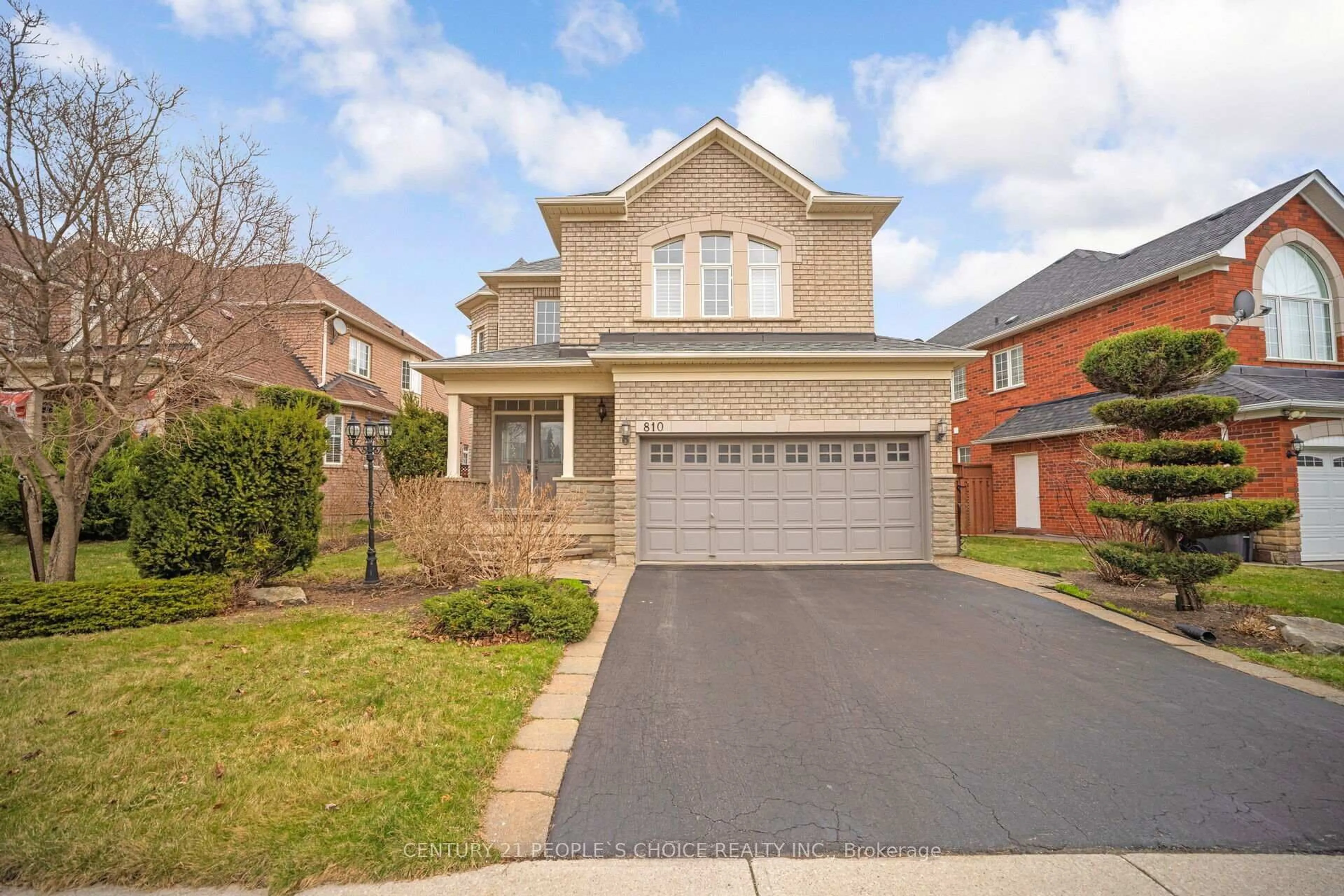 Home with brick exterior material, street for 810 Craig Carrier Crt, Mississauga Ontario L5W 1A6
