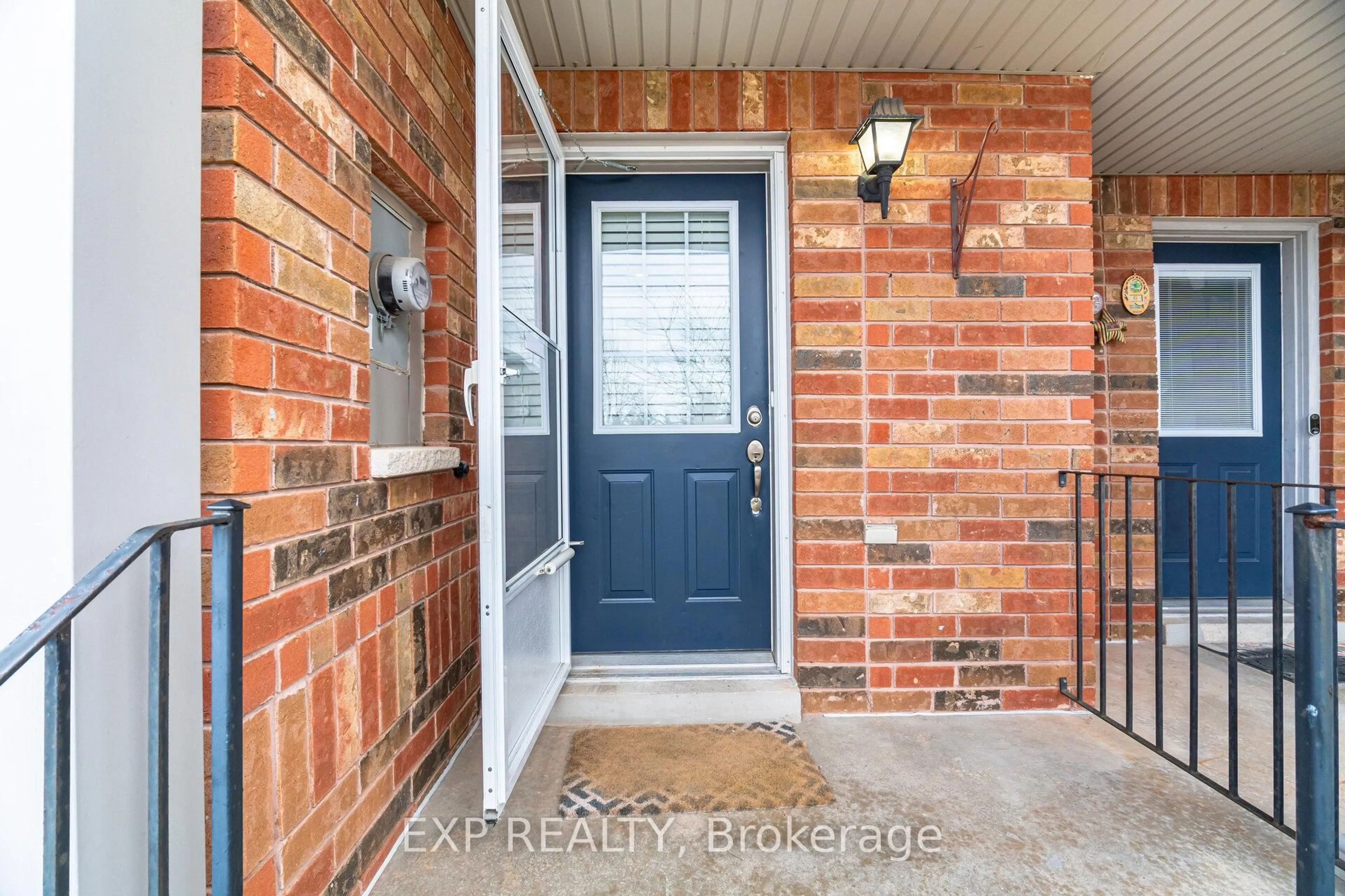 Indoor entryway for 1796 Mccoy Ave, Burlington Ontario L7L 7L8
