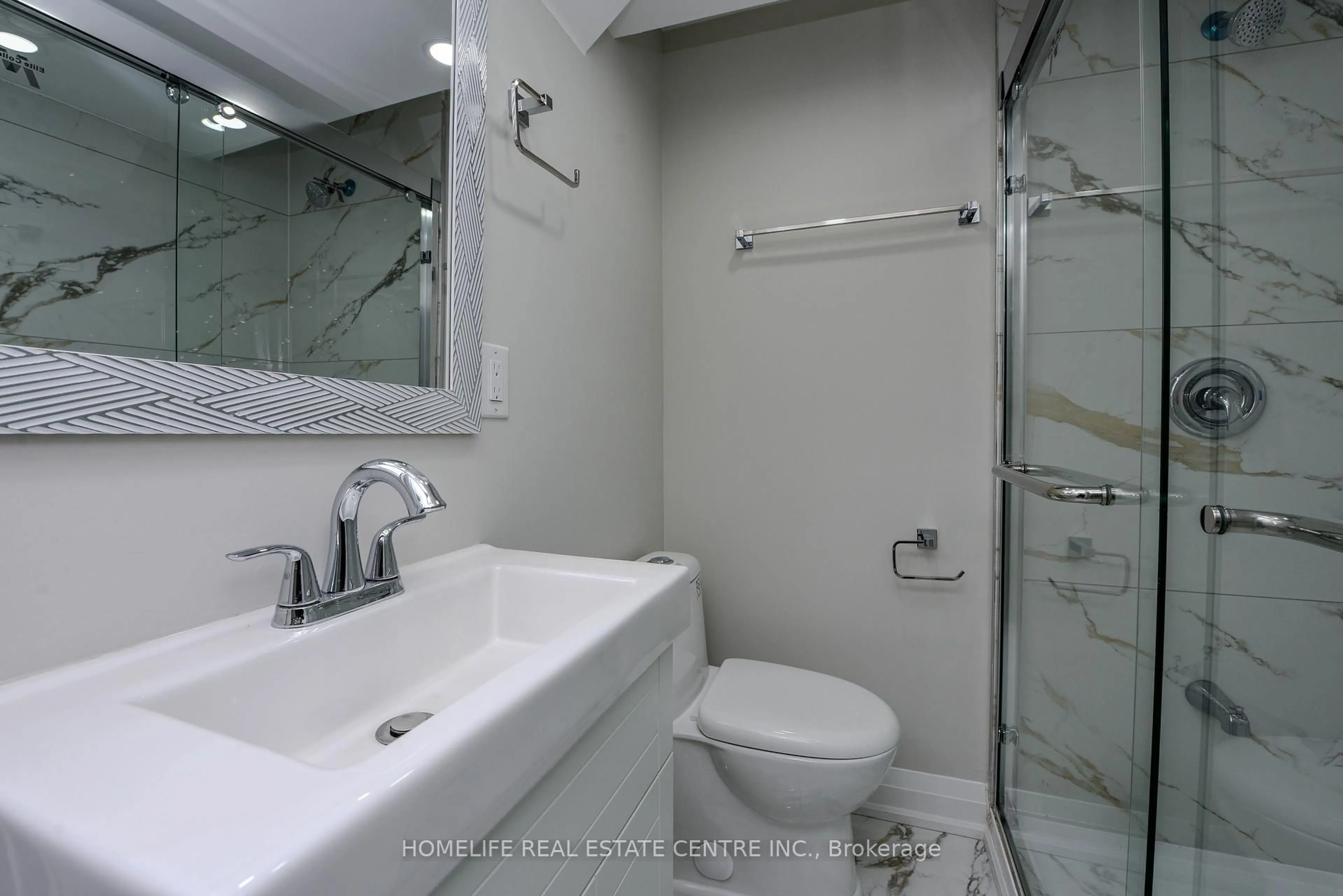 Standard bathroom, ceramic/tile floor for 48 Dafoe Cres, Brampton Ontario L6Y 2L2