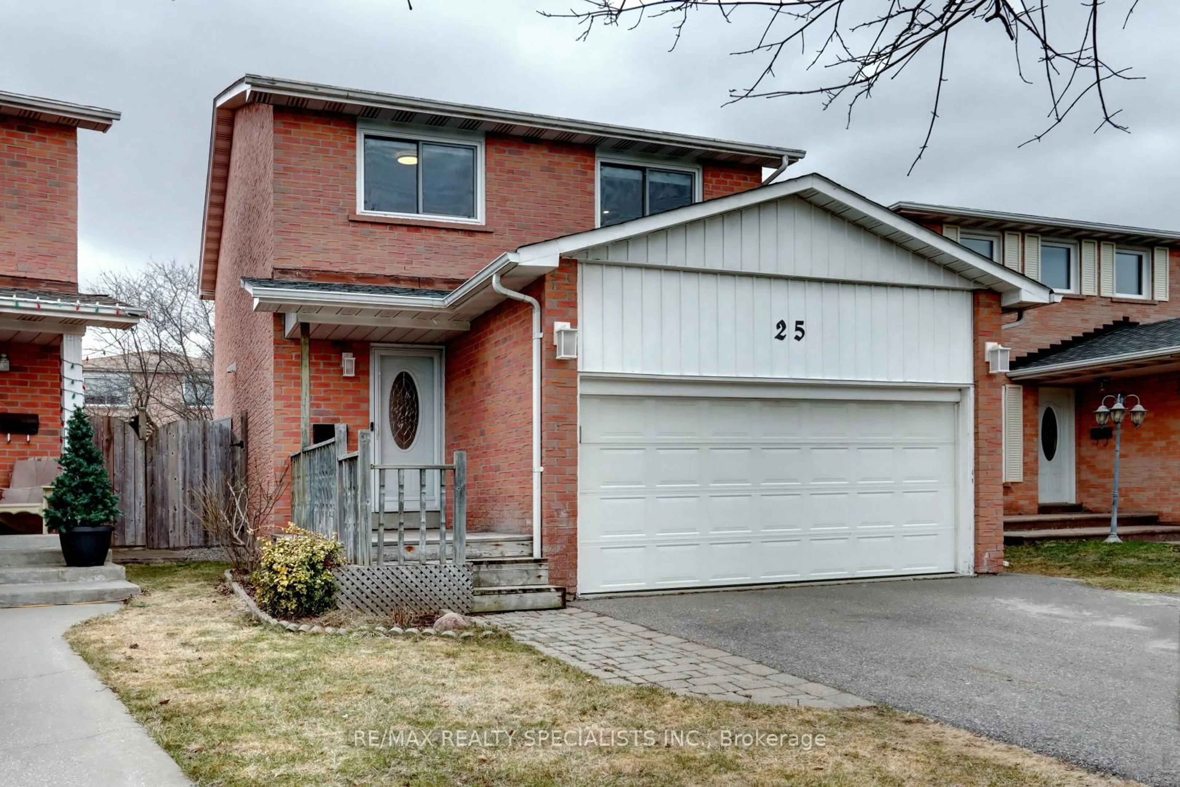 Home with brick exterior material, street for 25 Rushmore Cres, Brampton Ontario L6Z 1R1