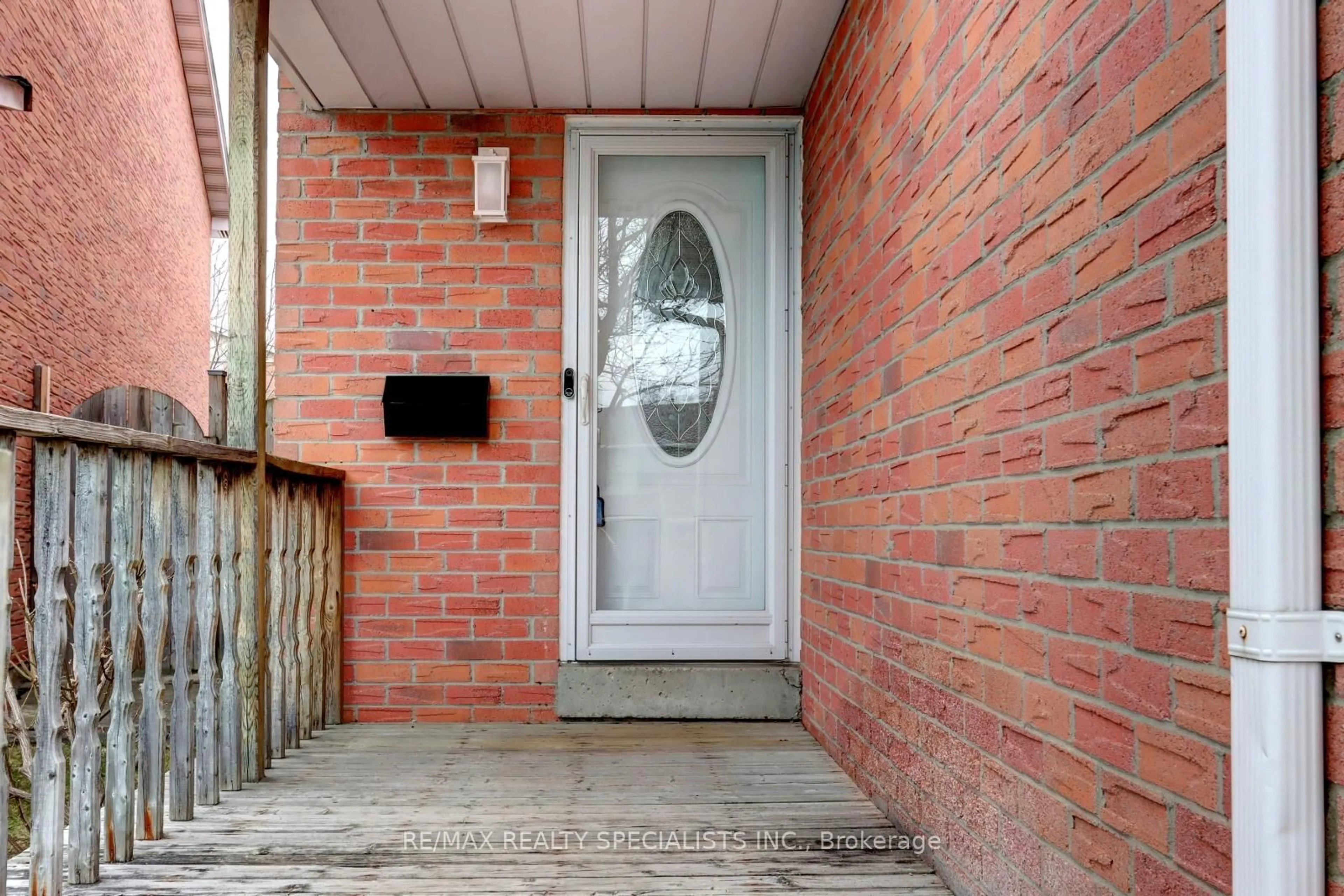 Indoor entryway for 25 Rushmore Cres, Brampton Ontario L6Z 1R1