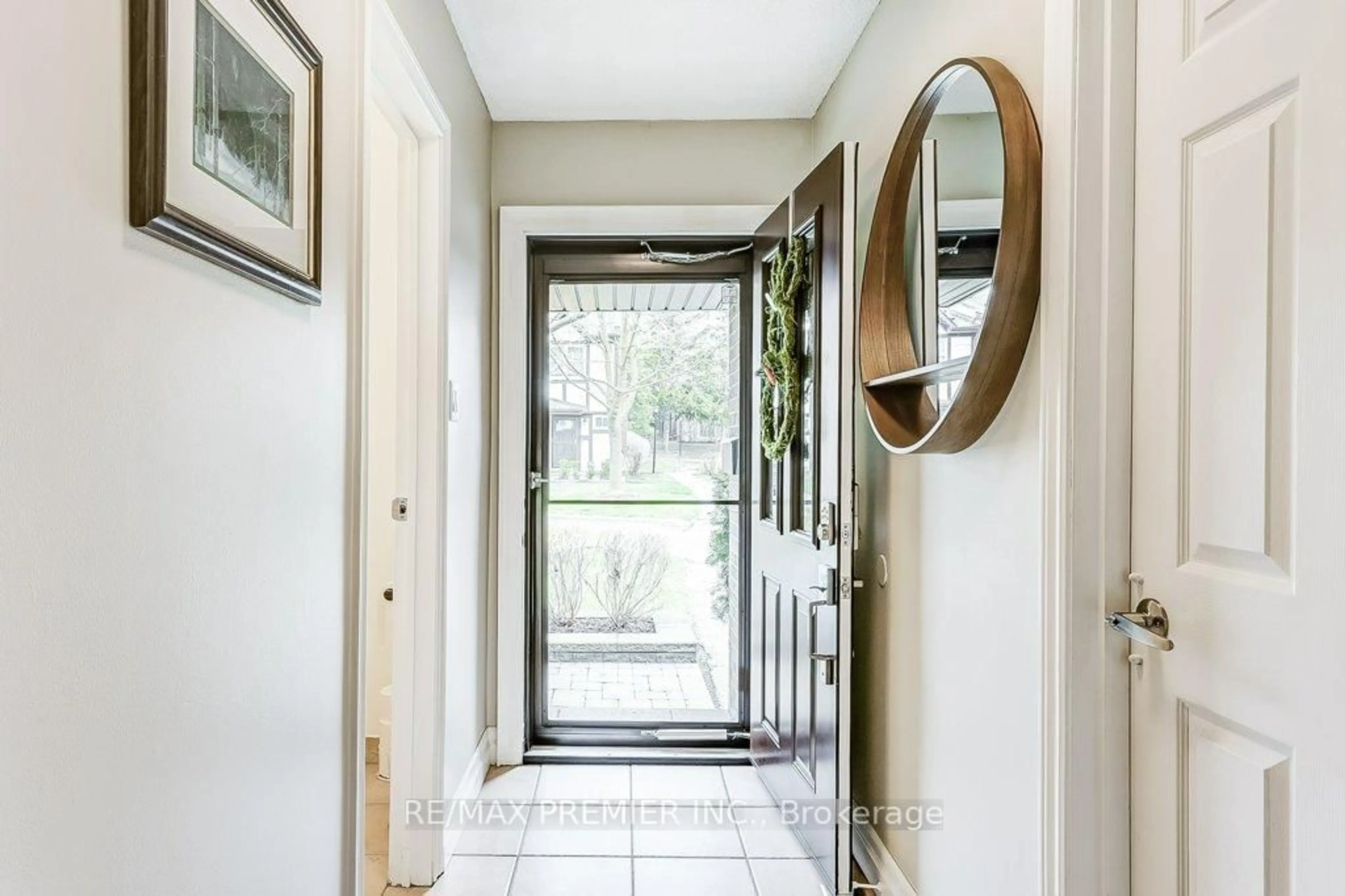 Indoor entryway for 1951 Rathburn Rd #20, Mississauga Ontario L4W 2N9