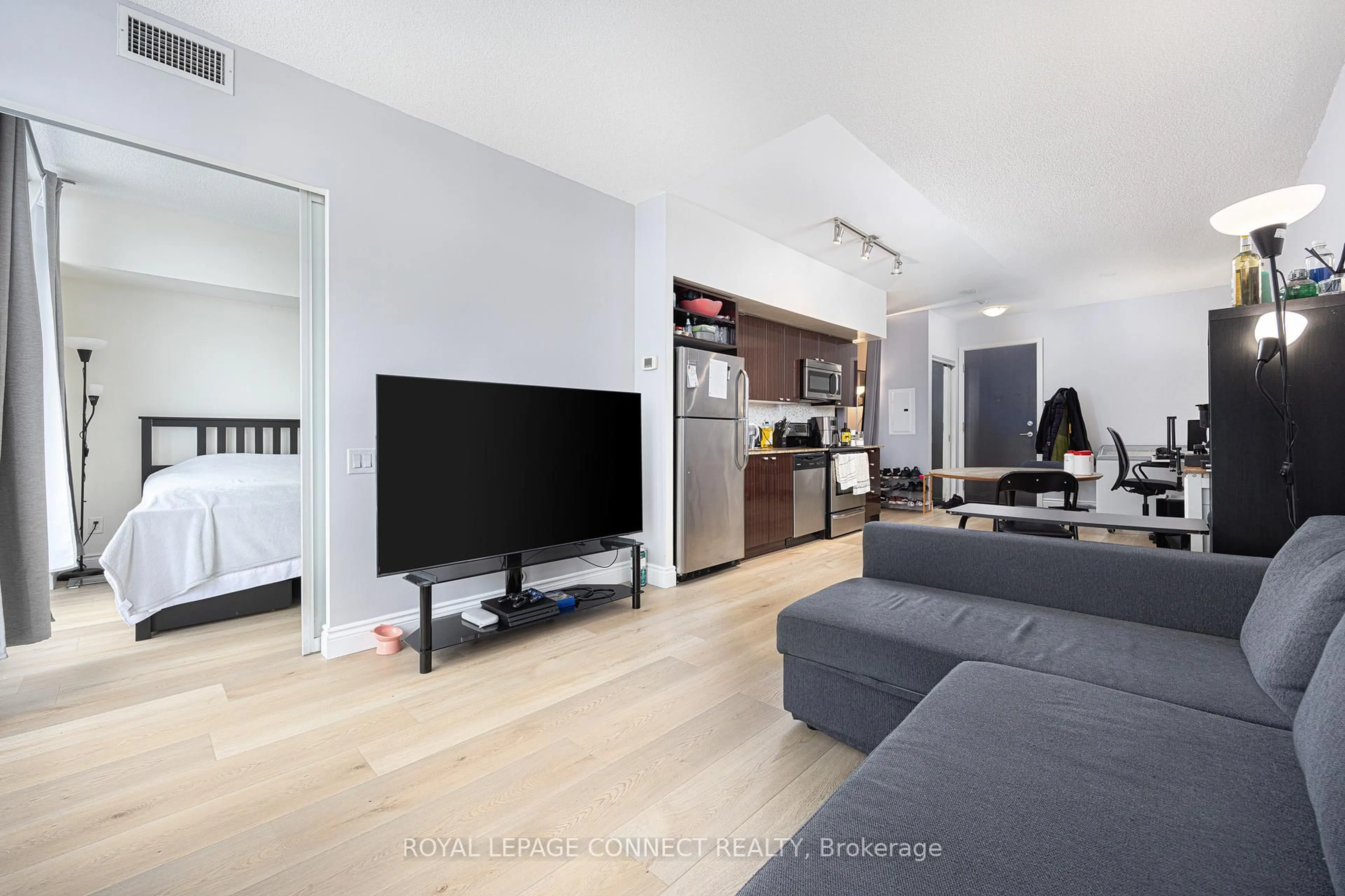 Living room with furniture, unknown for 105 The Queensway N/A #1215, Toronto Ontario M6S 5B5