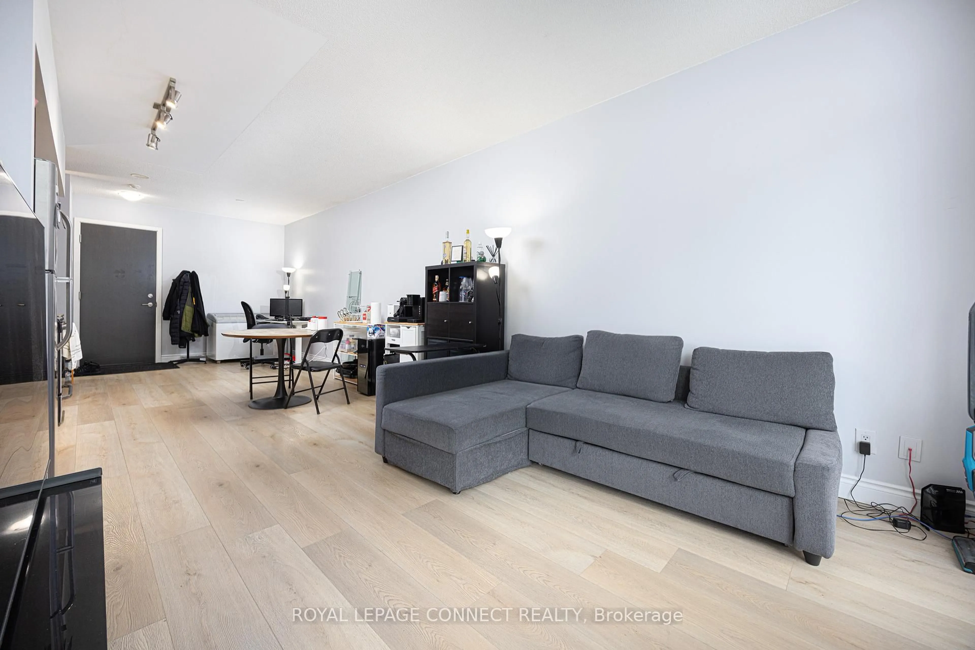 Living room with furniture, unknown for 105 The Queensway N/A #1215, Toronto Ontario M6S 5B5