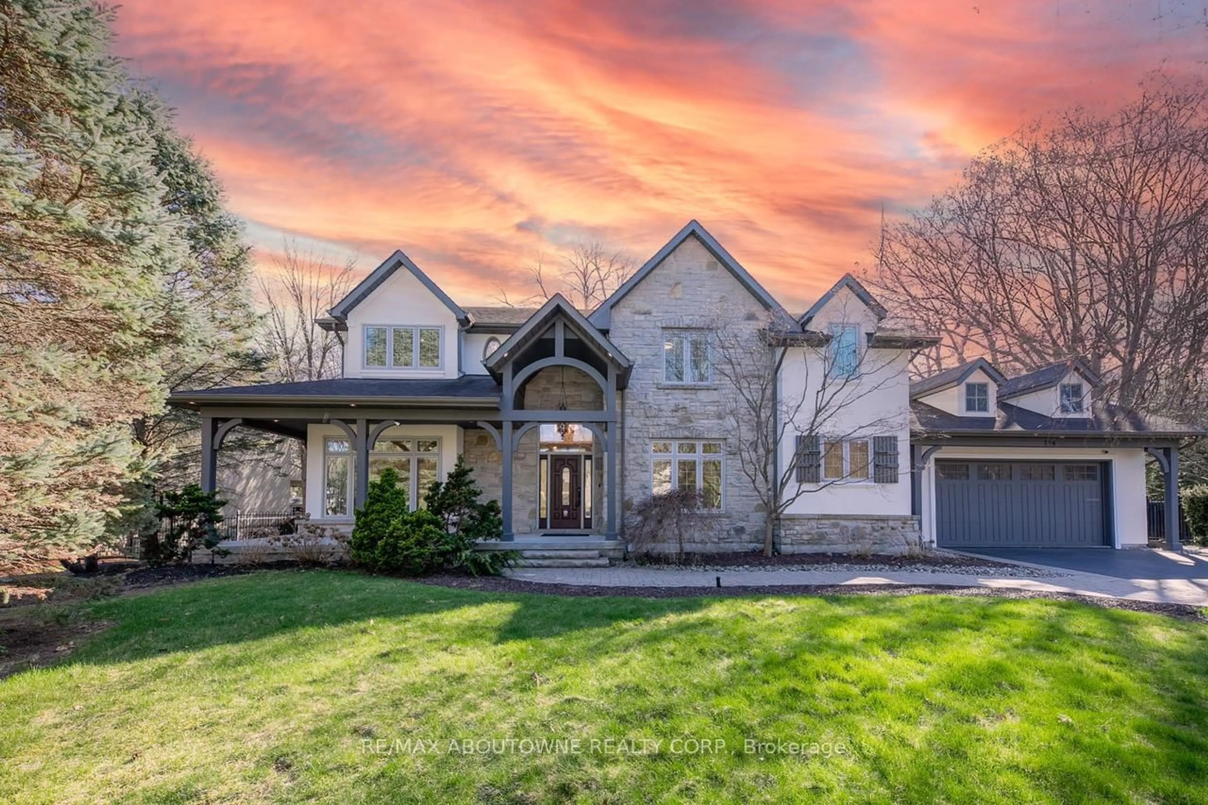 Home with brick exterior material, unknown for 116 Parkwood Crt, Oakville Ontario L6J 7W6