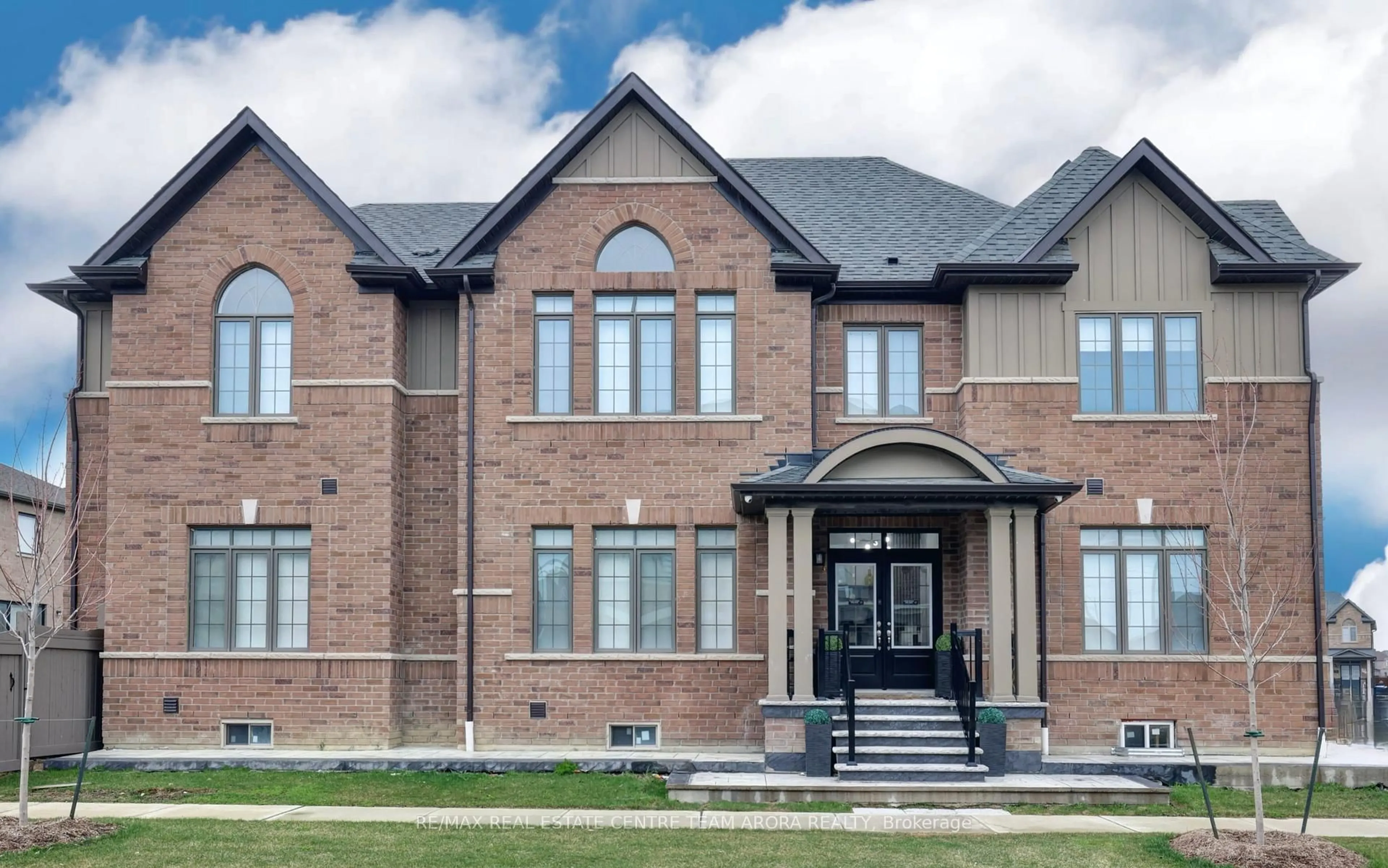 Home with brick exterior material, building for 32 McCormack Rd, Caledon Ontario L7C 0Y9